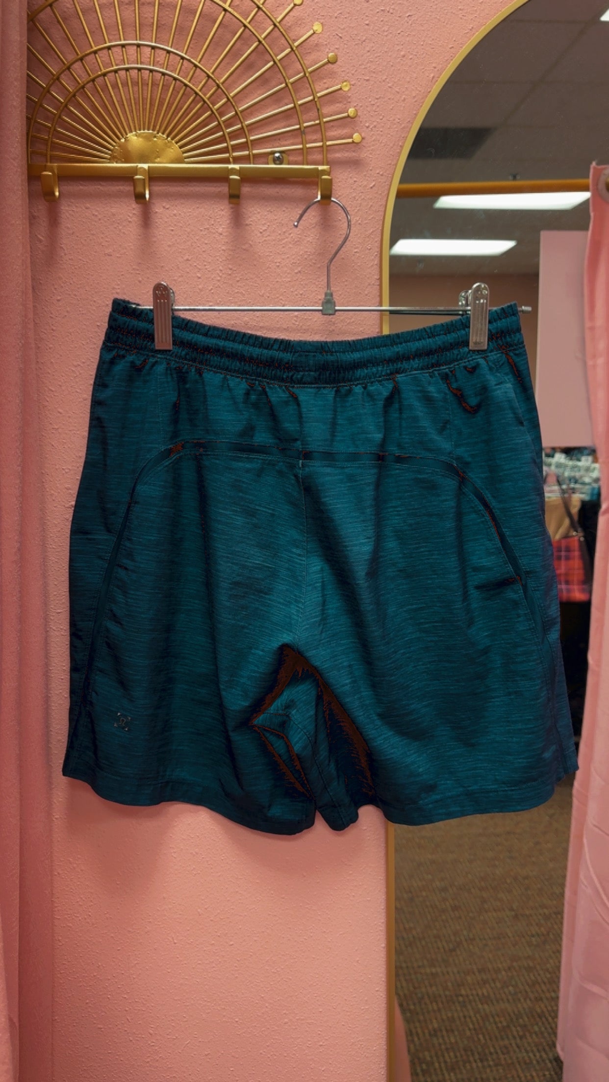 Men’s Lululemon Pace Breaker Short “7 Size Medium *small snag*