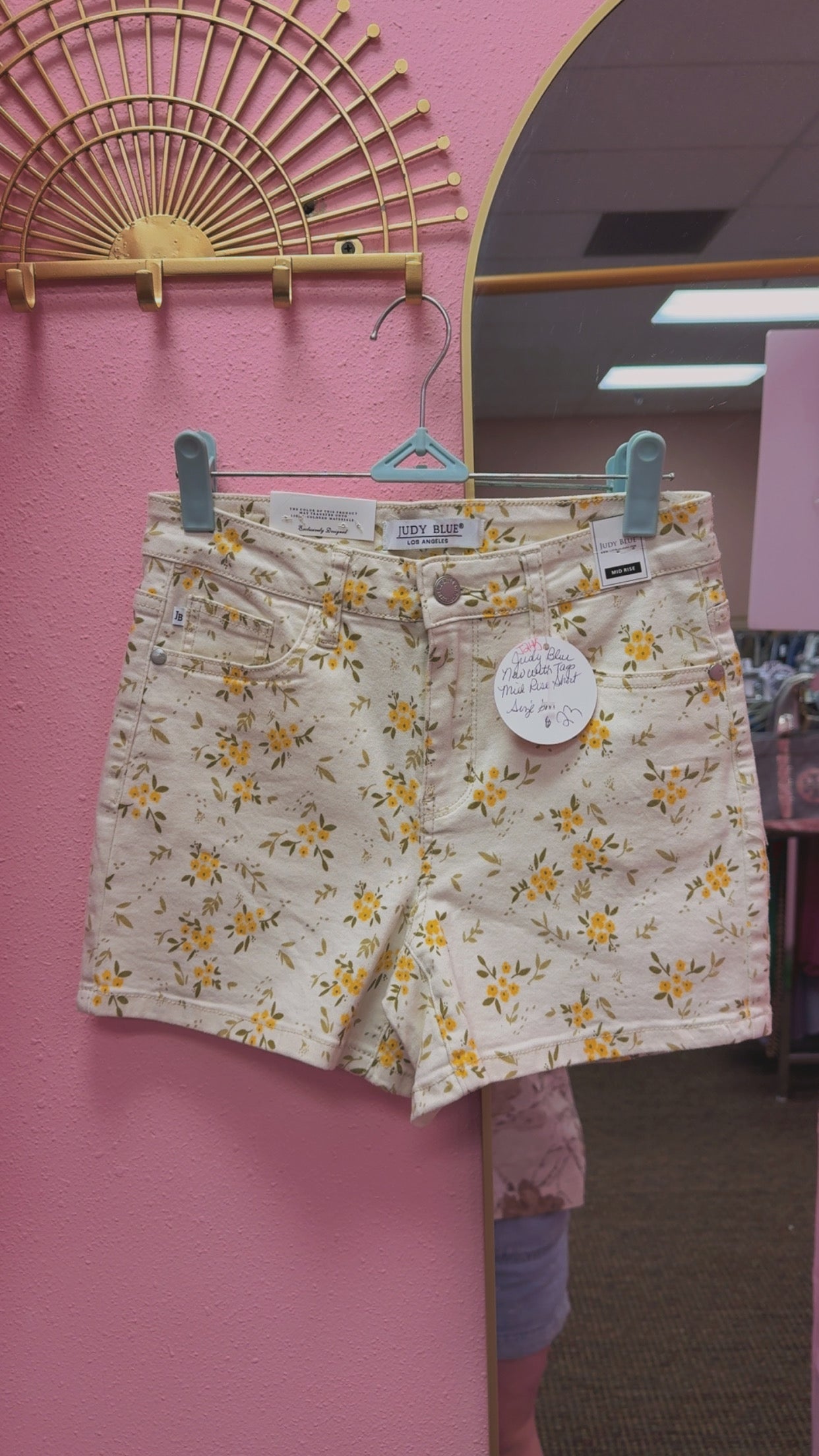 Judy Blue NEW WITH TAGS Floral Shorts Size Small