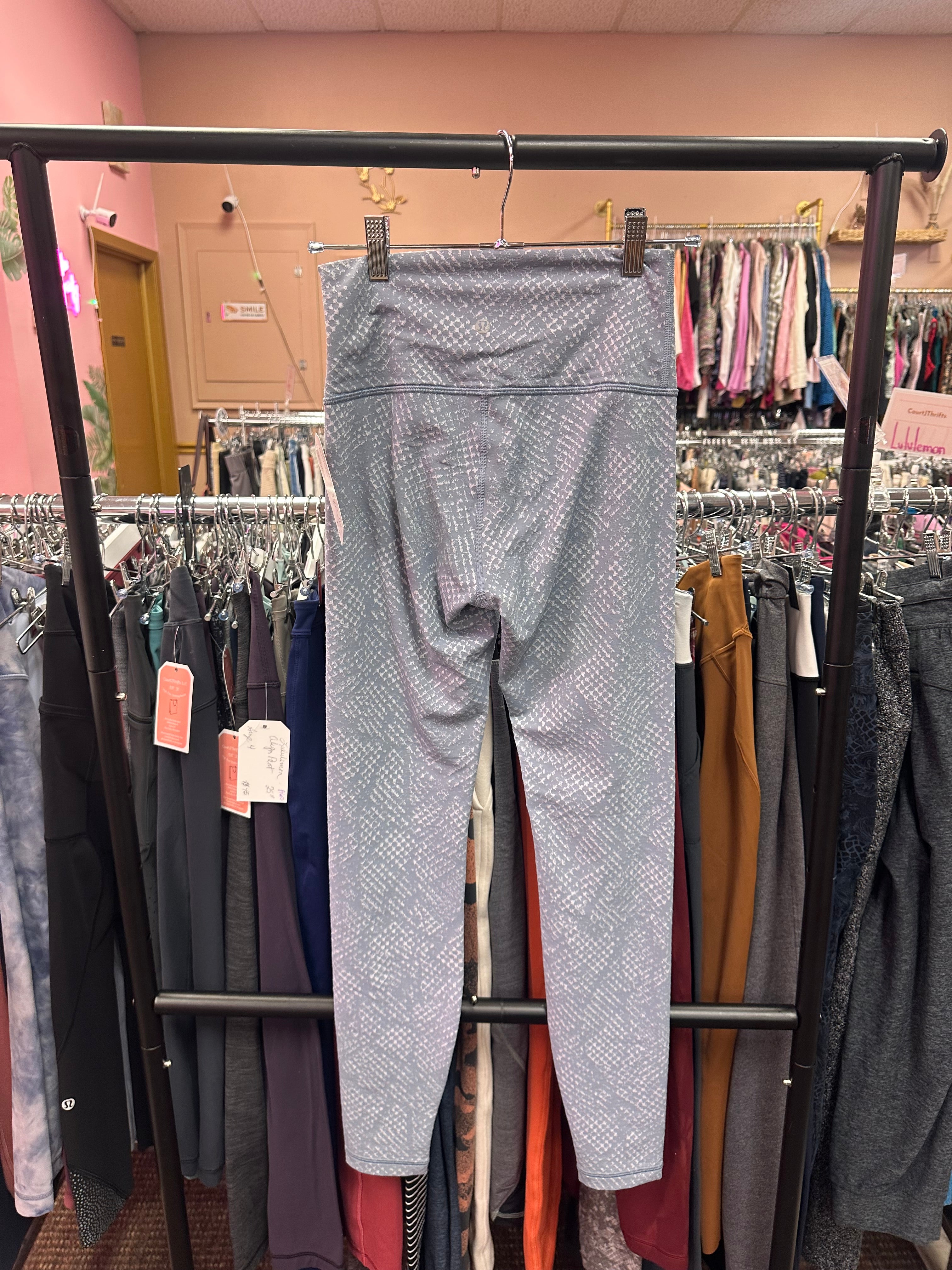Lululemon Hi- Rise Wunder Under “28 Size 6