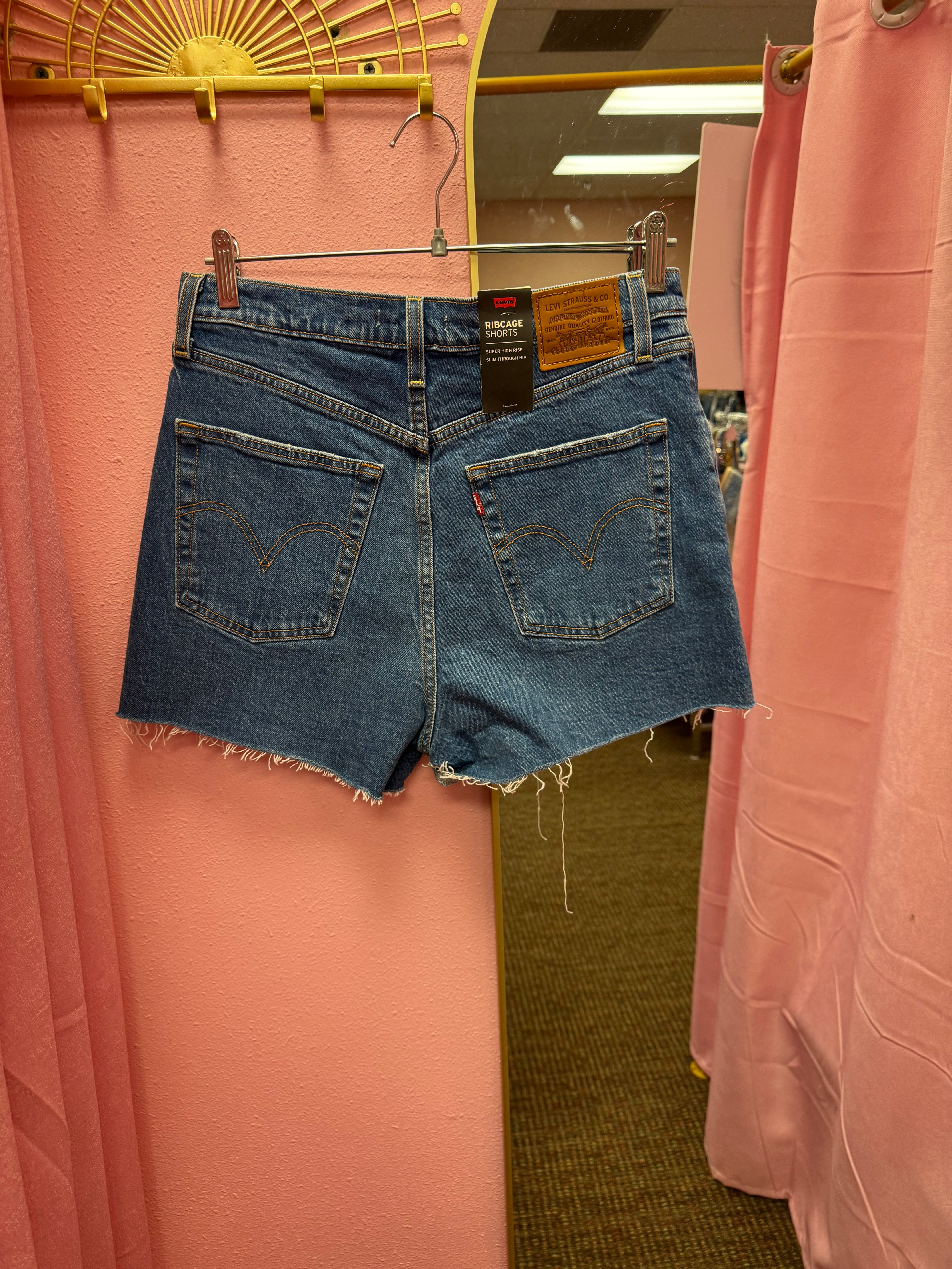 Levi’s Ribcage Shorts Size 30 NWT