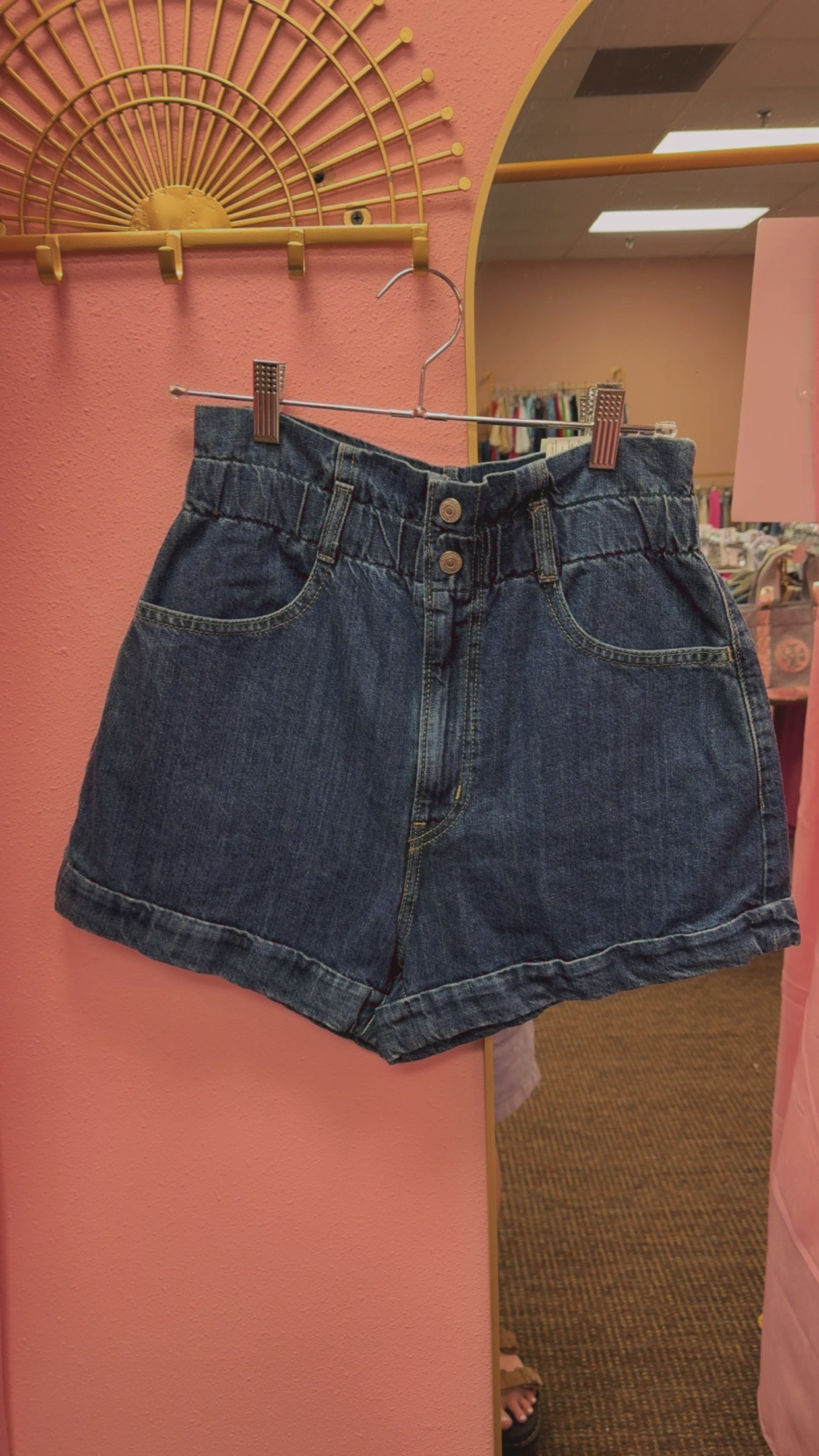 Levi’s Paper Bag Waist Shorts Size 26