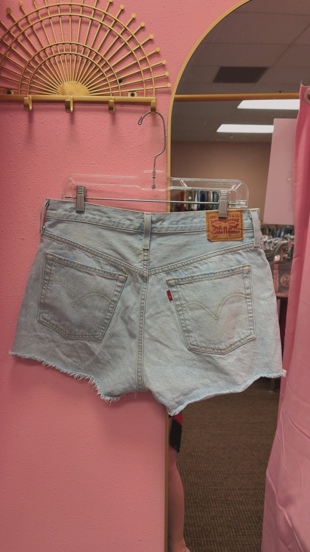 Levi’s 501 Distressed Light Wash Denim Shorts Size 31
