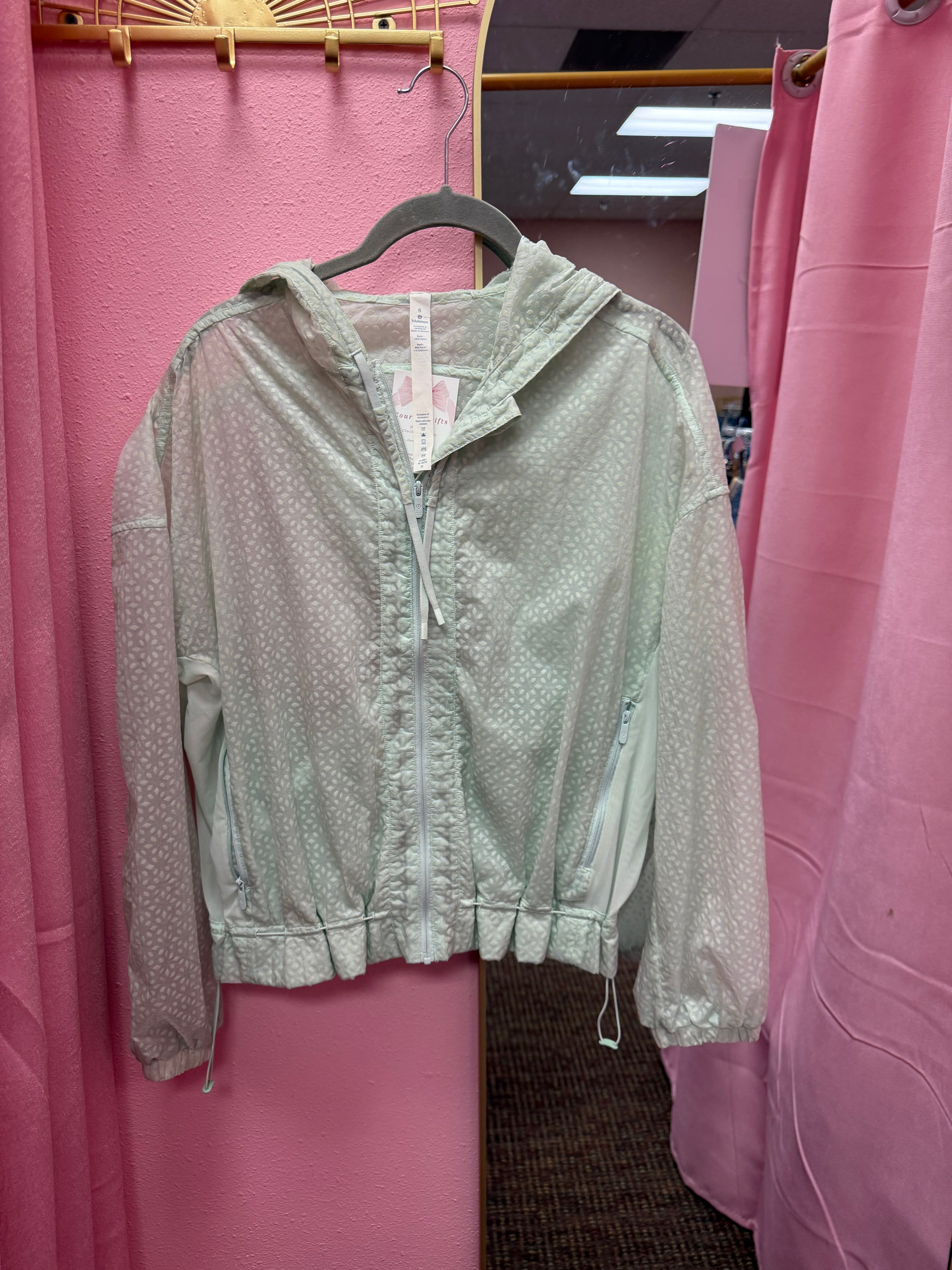 Lululemon Windbreaker Size 6