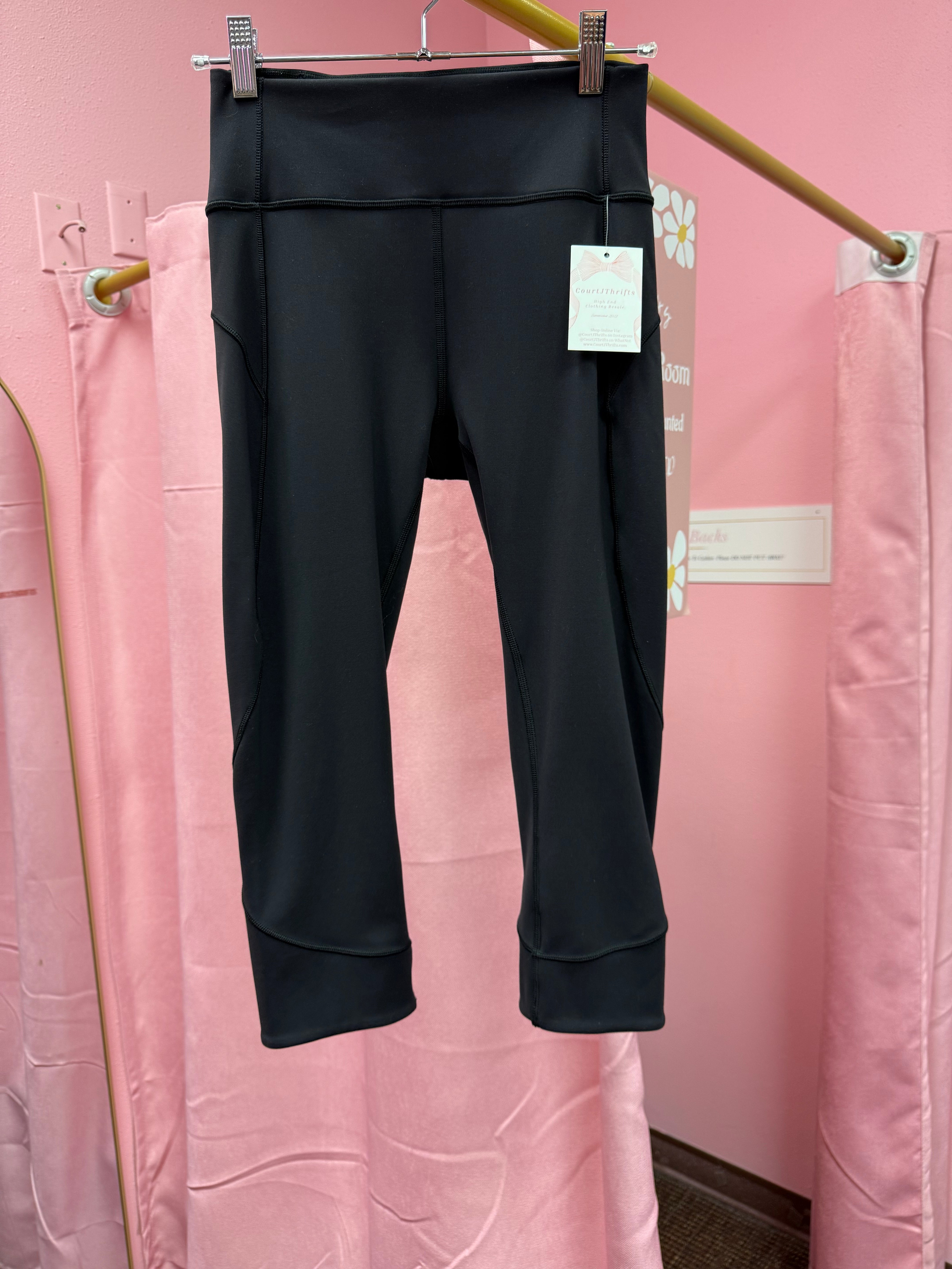 Lululemon In Movement Tight Crop 19” Size 6