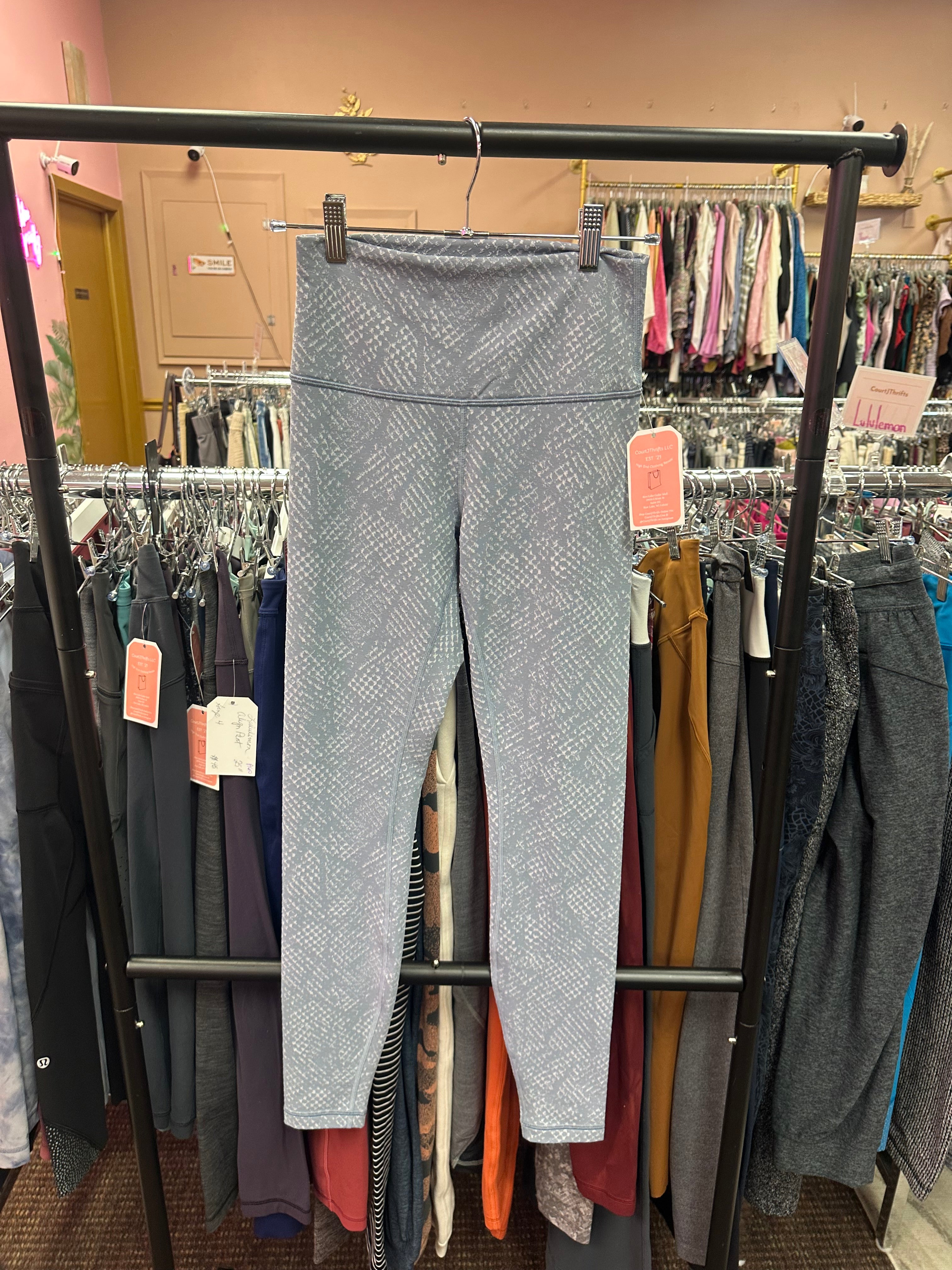 Lululemon Hi- Rise Wunder Under “28 Size 6