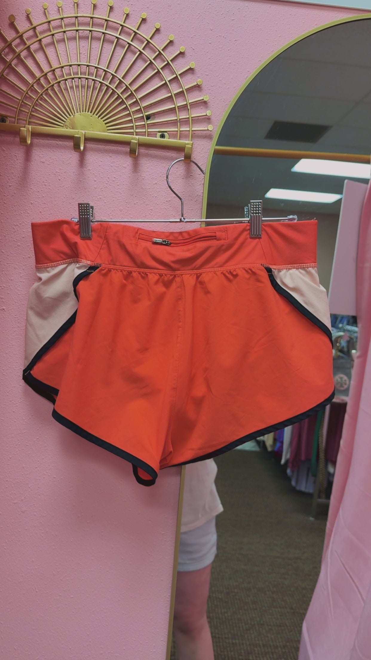 Under Armour Athletic Shorts Size Large