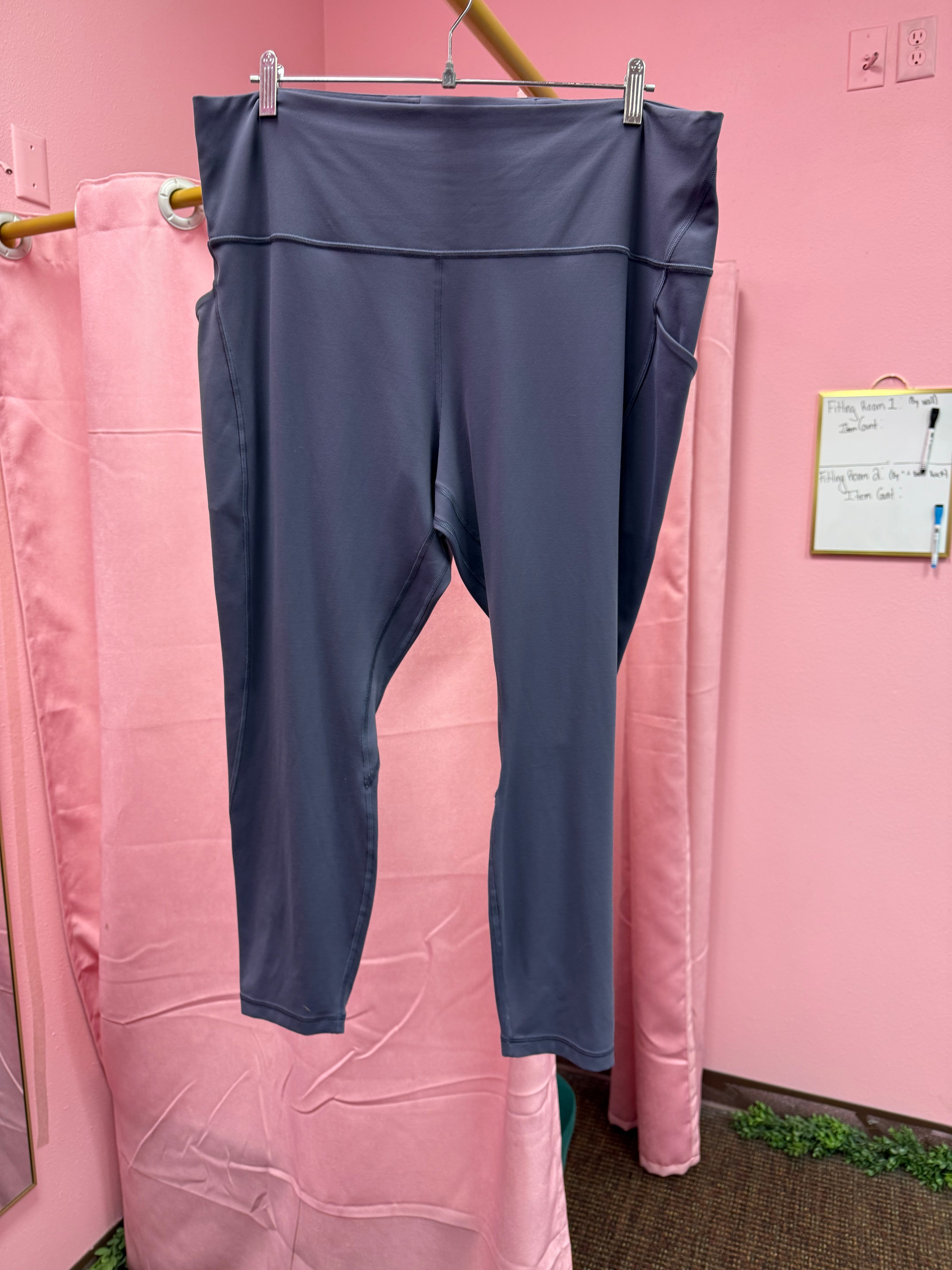 Lululemon Aligns With Pockets Size 20