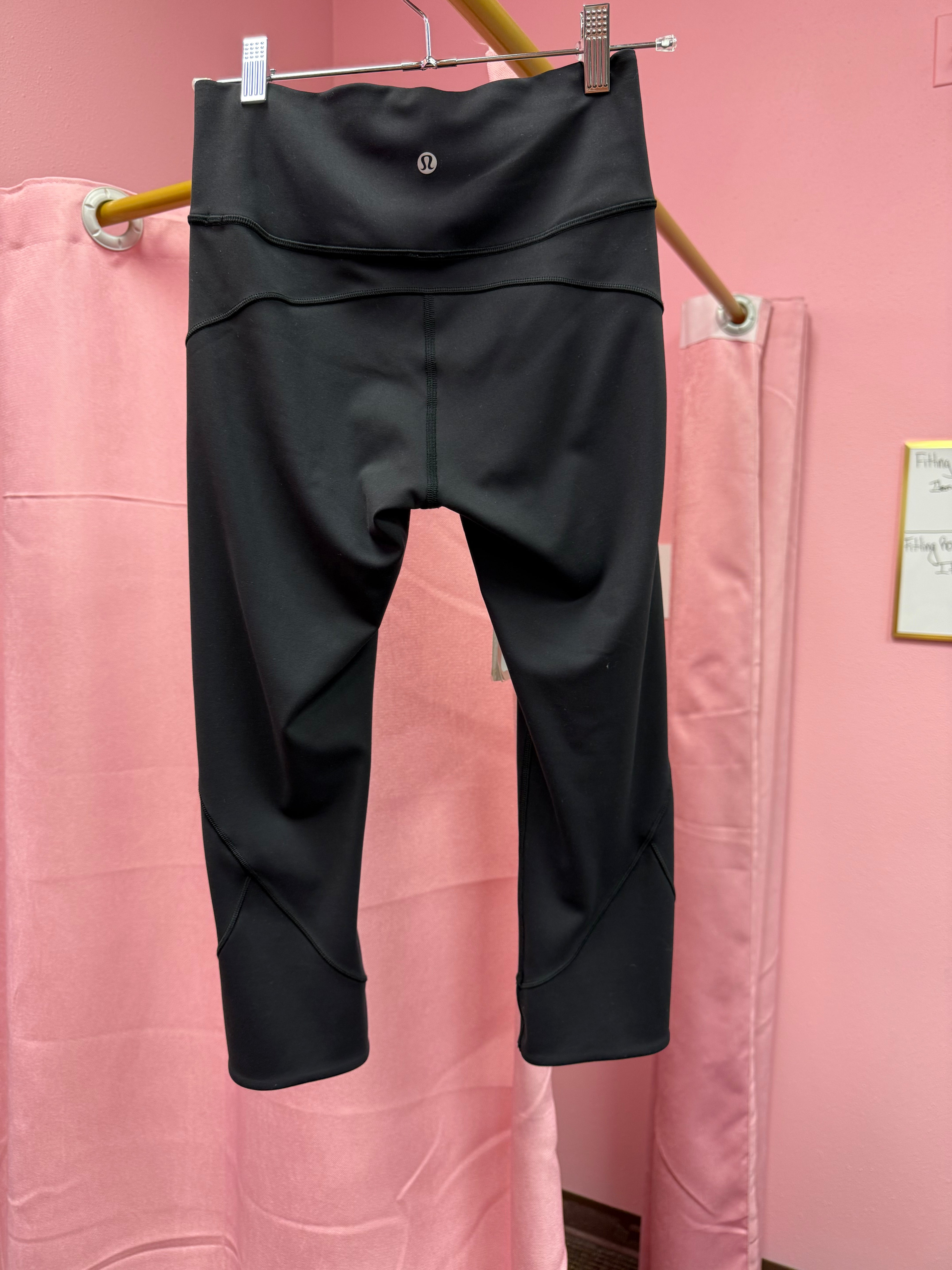 Lululemon In Movement Tight Crop 19” Size 6