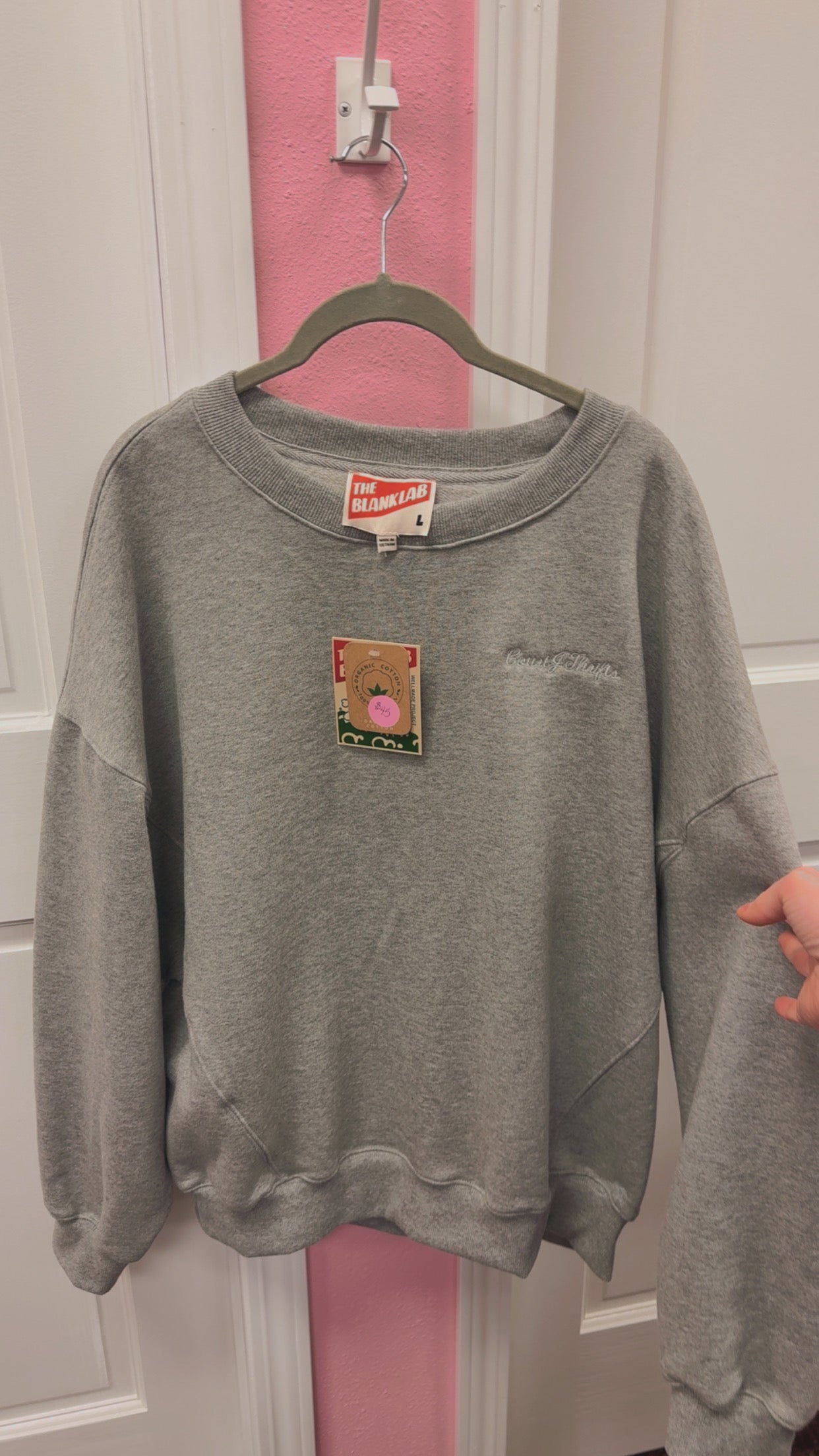 CourtJThrifts Crewneck Blank Lab Embroidered Size Large
