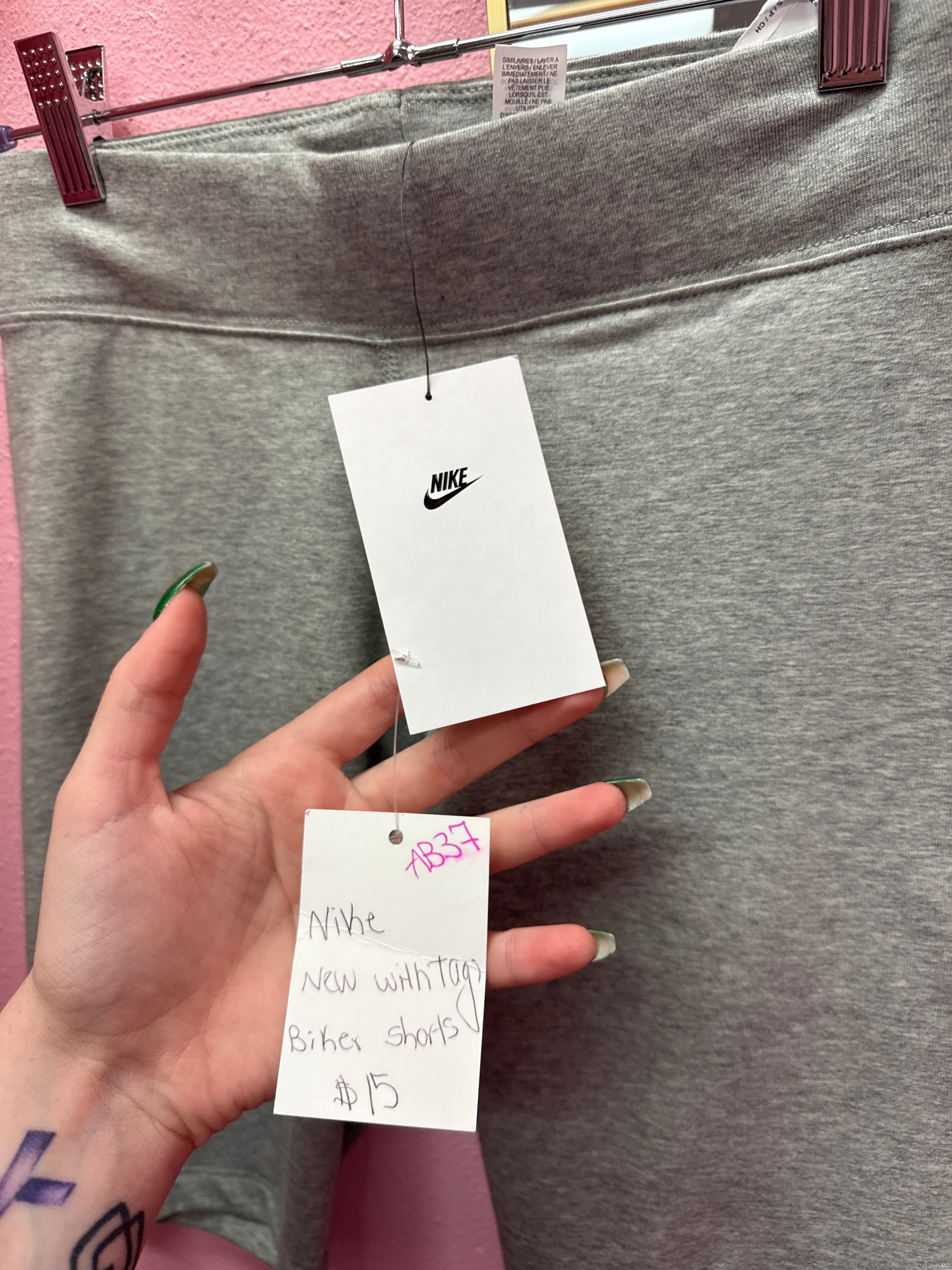 Nike NEW WITH TAGS Biker Shorts Size Small