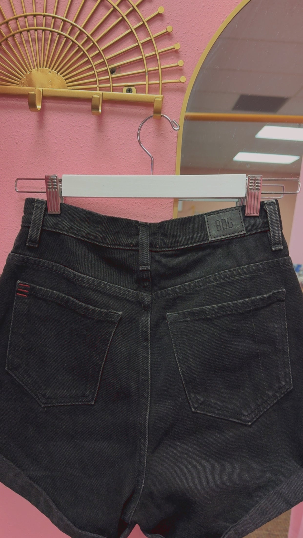 Urban Outfitters BDG Mom Shorts Size 25