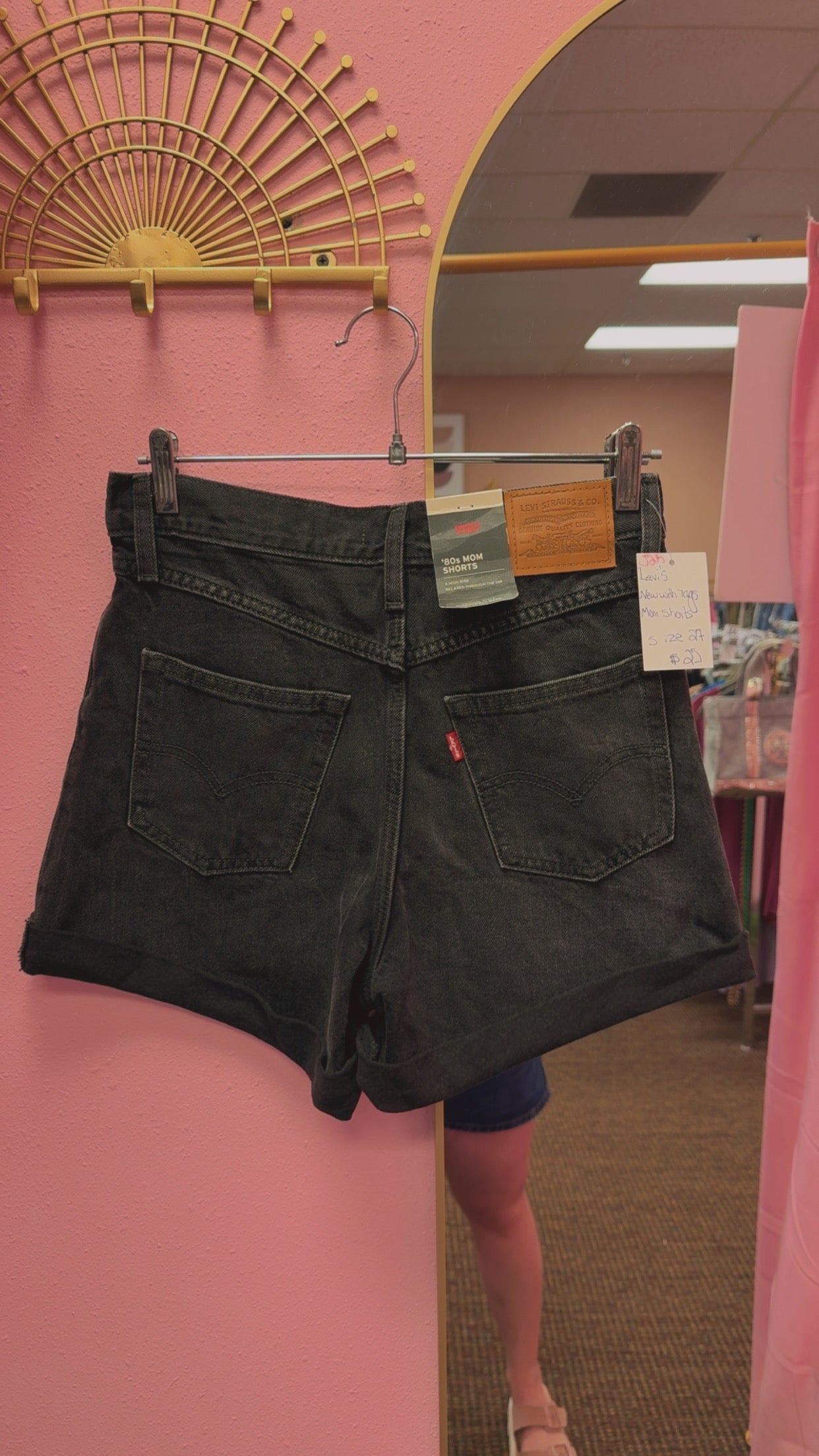 Levi’s 80’s Mom Shorts NEW WITH TAGS Size 27