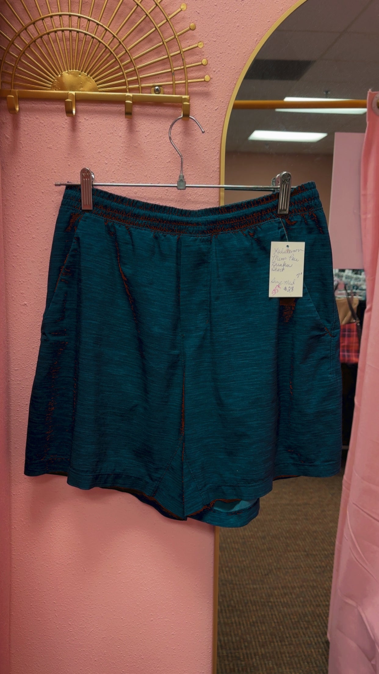 Men’s Lululemon Pace Breaker Short “7 Size Medium *small snag*