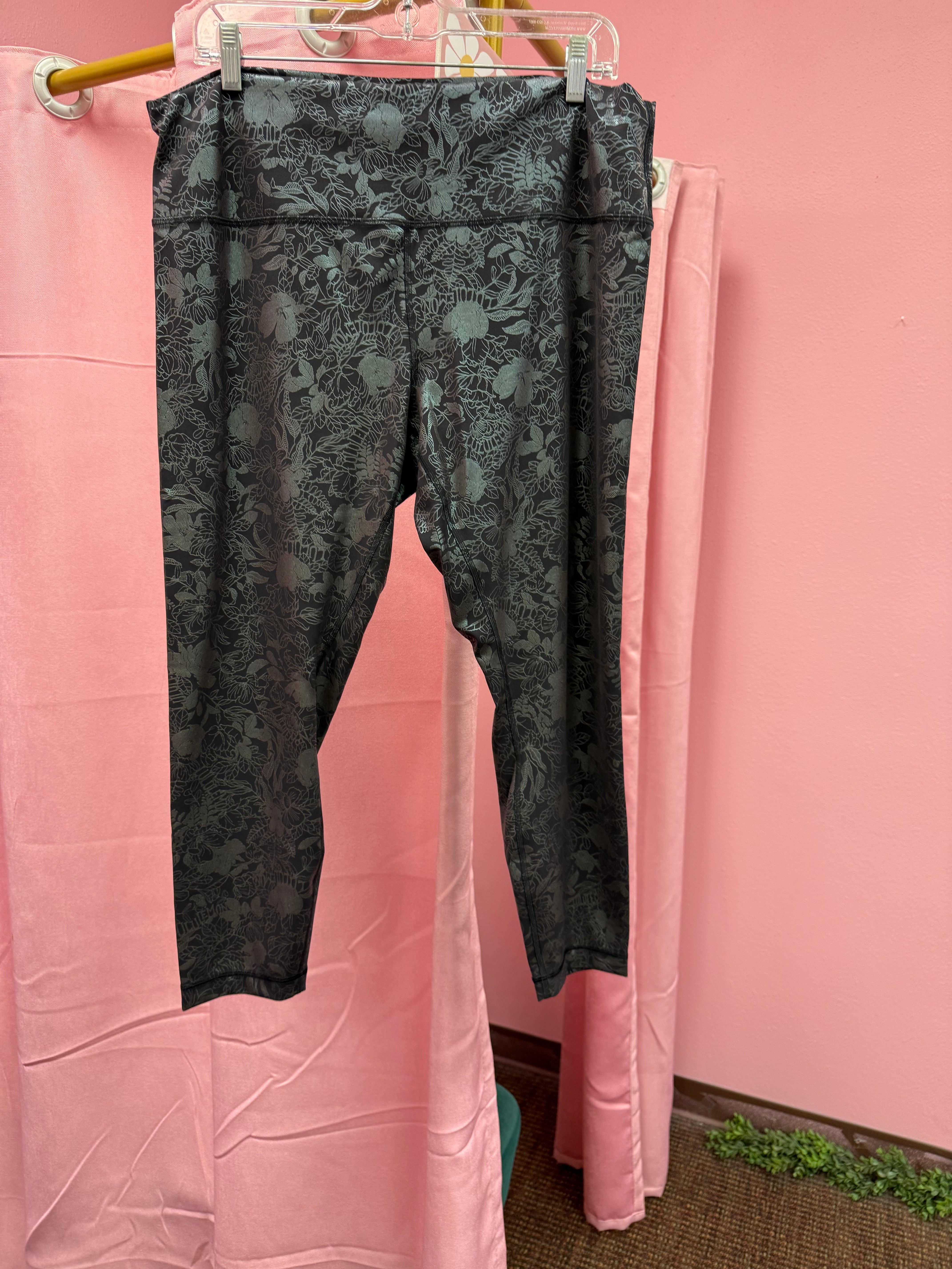 Lululemon Wunder Train High Rise Leggings Flourish Black Foil Size 18