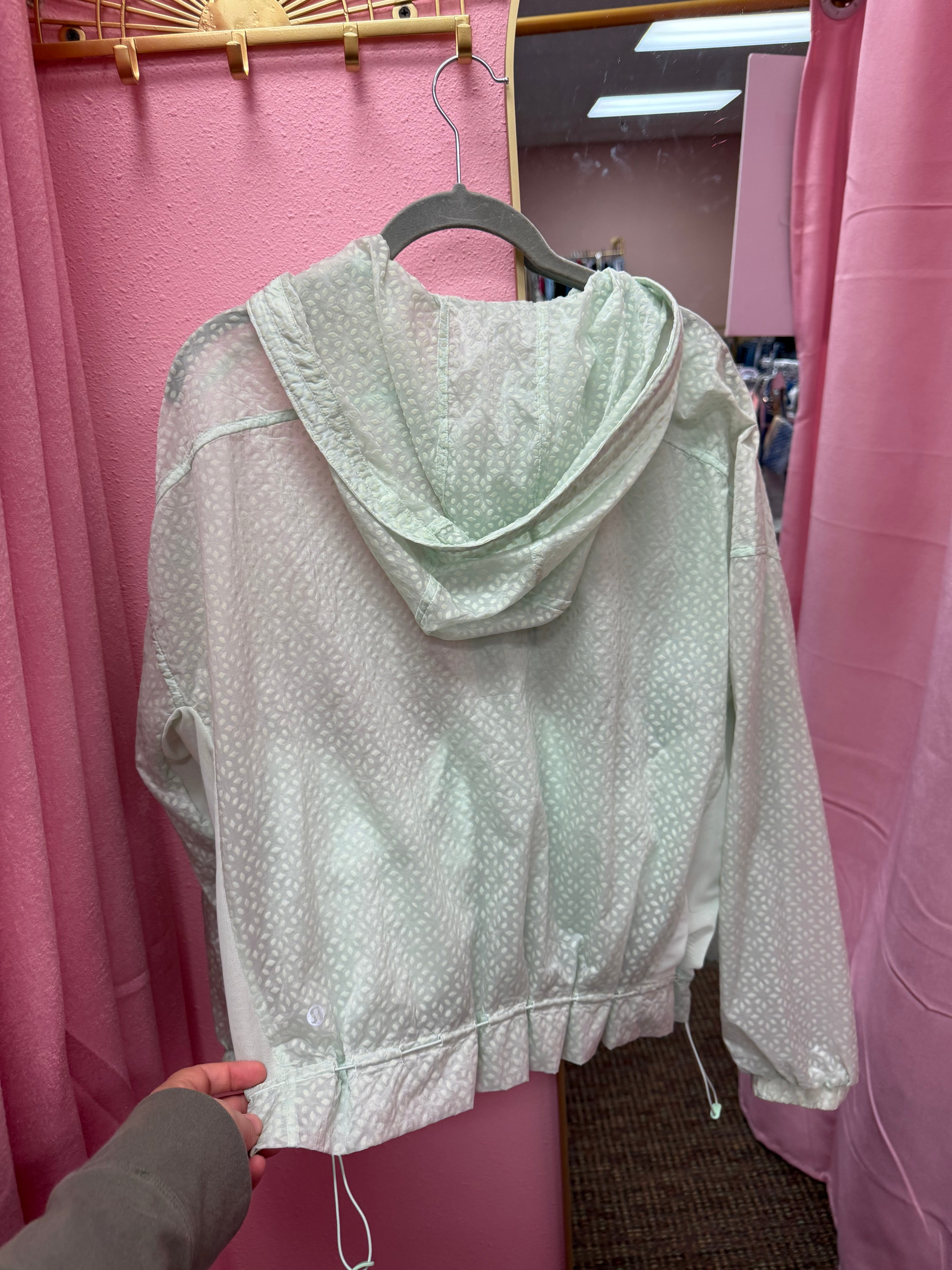 Lululemon Windbreaker Size 6
