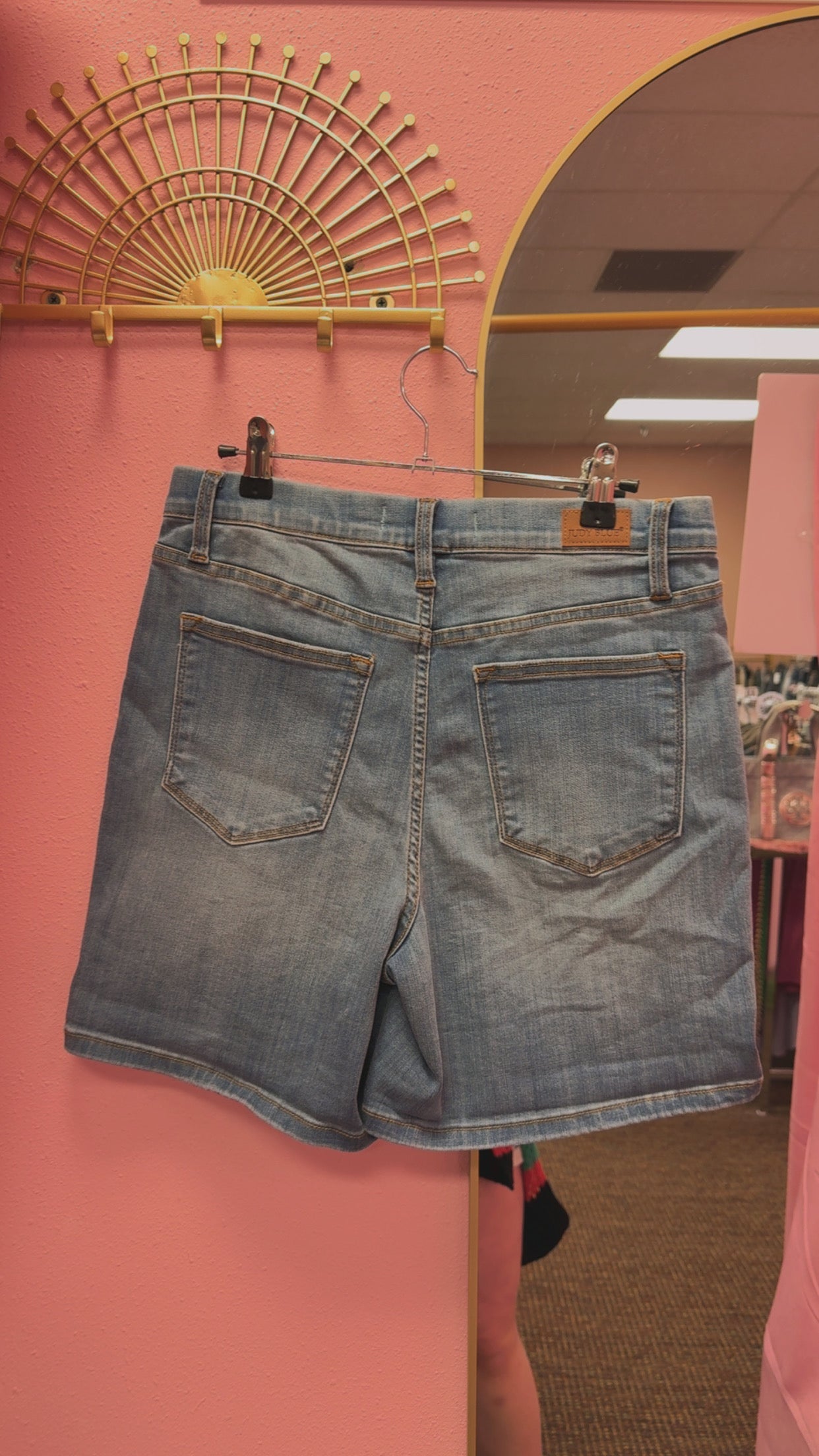 Judy Blue Bermuda Shorts Size Large