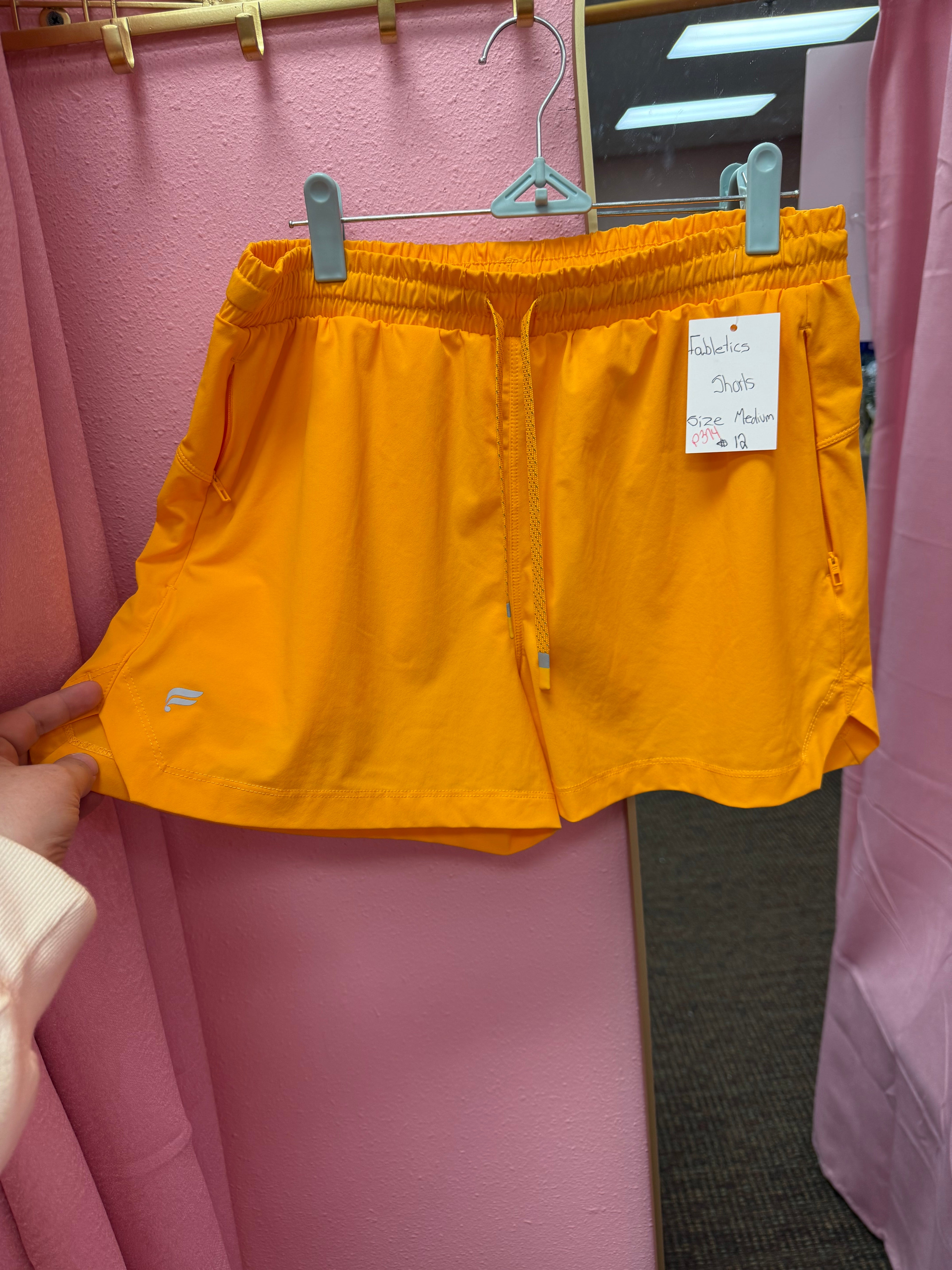 Fabletics Shorts Medium