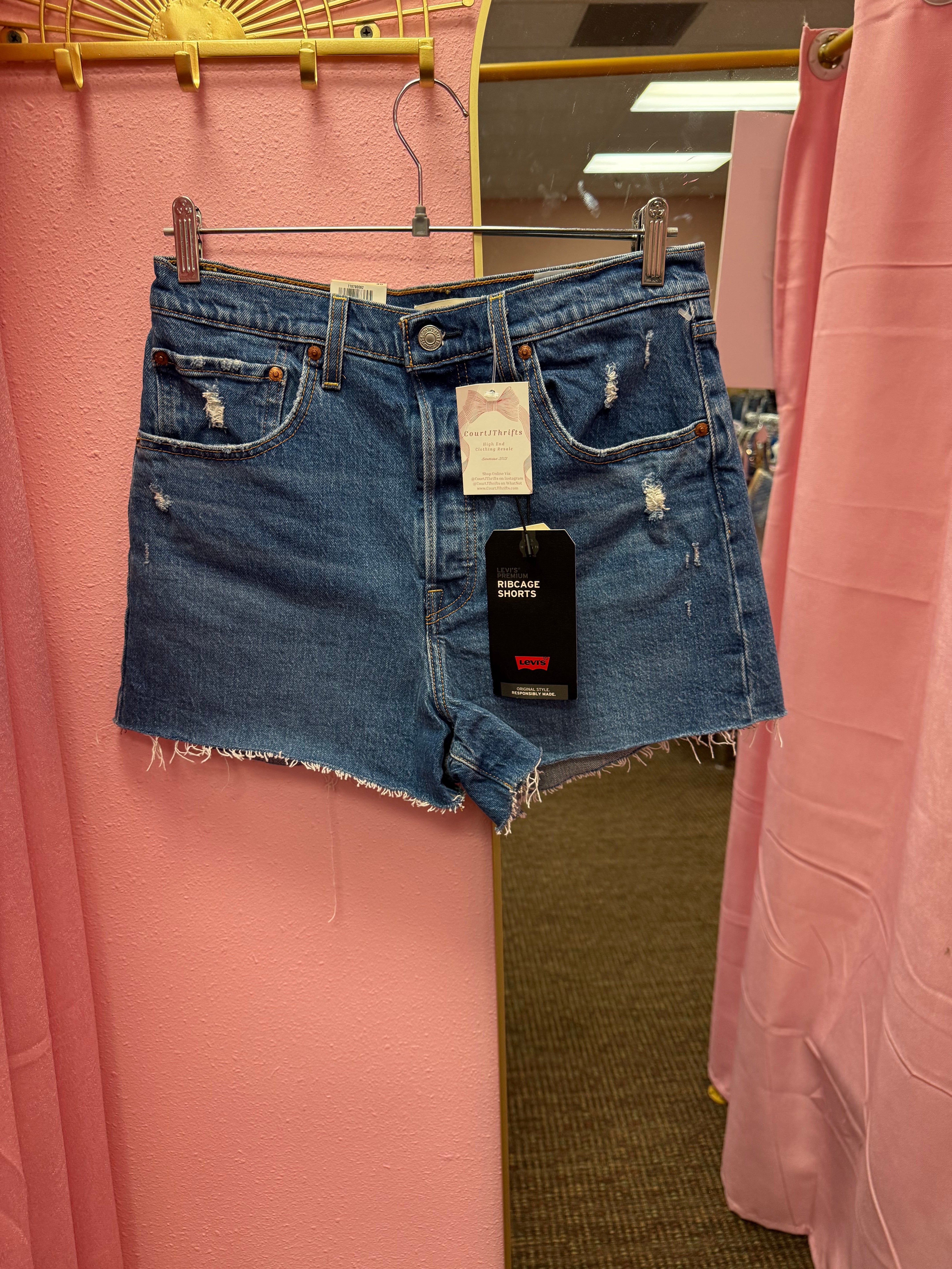 Levi’s Ribcage Shorts Size 30 NWT
