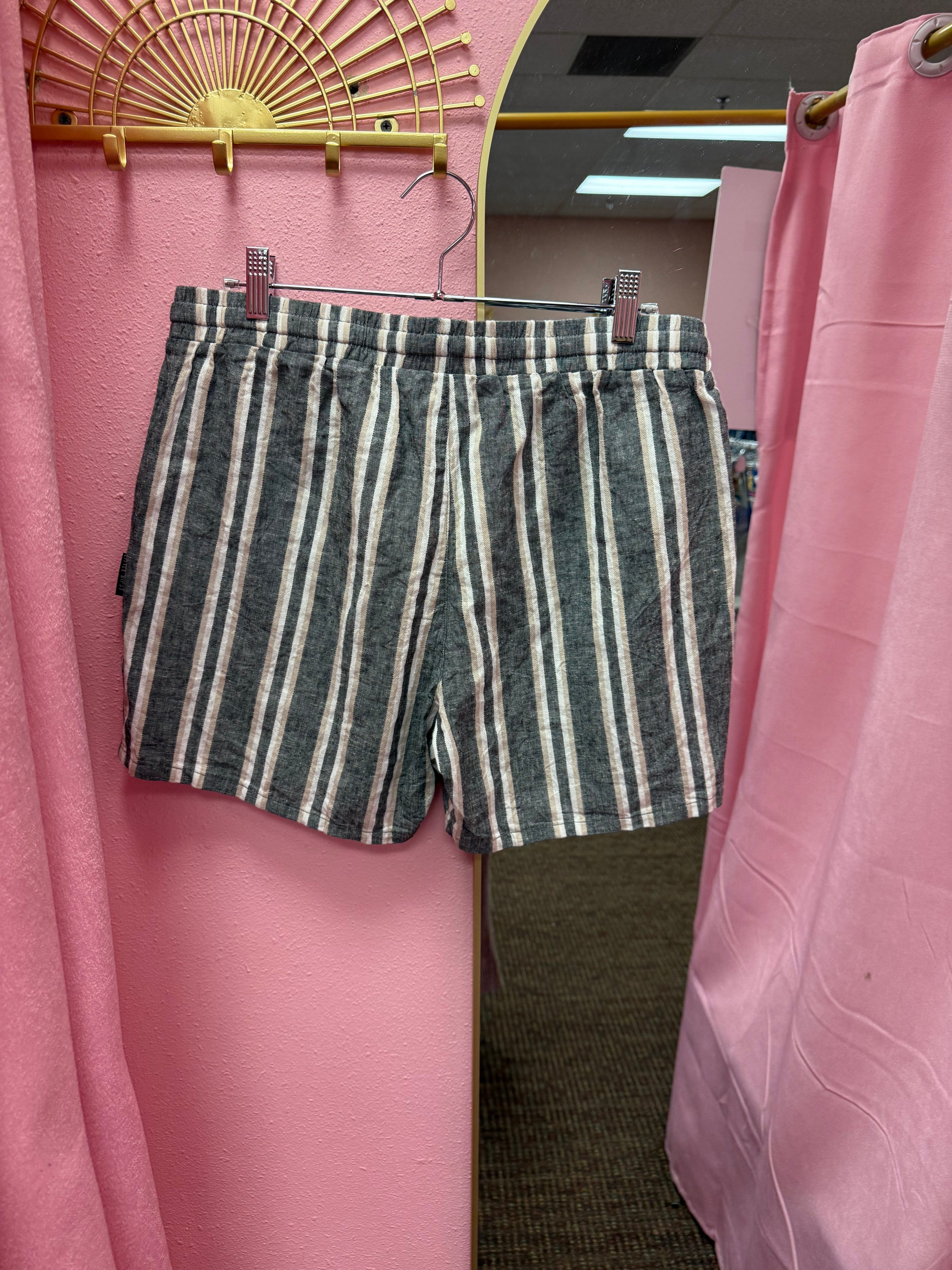 LB Collection Shorts NWT XL