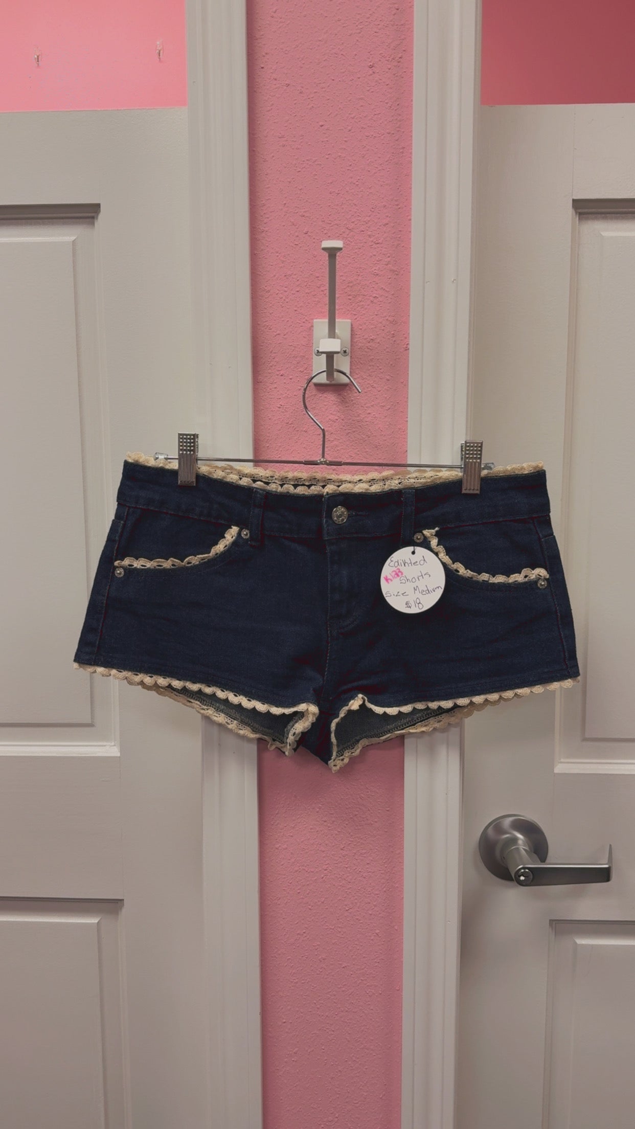Edikted Low-Rise Shorts Size Medium