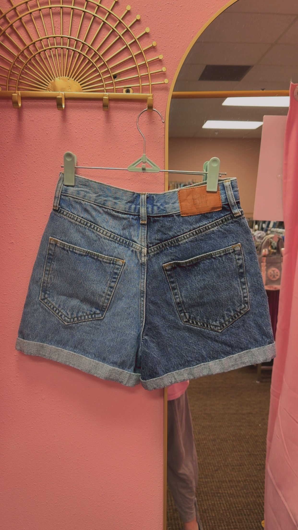 Urban Outfitters BDG Mom Shorts Size 25