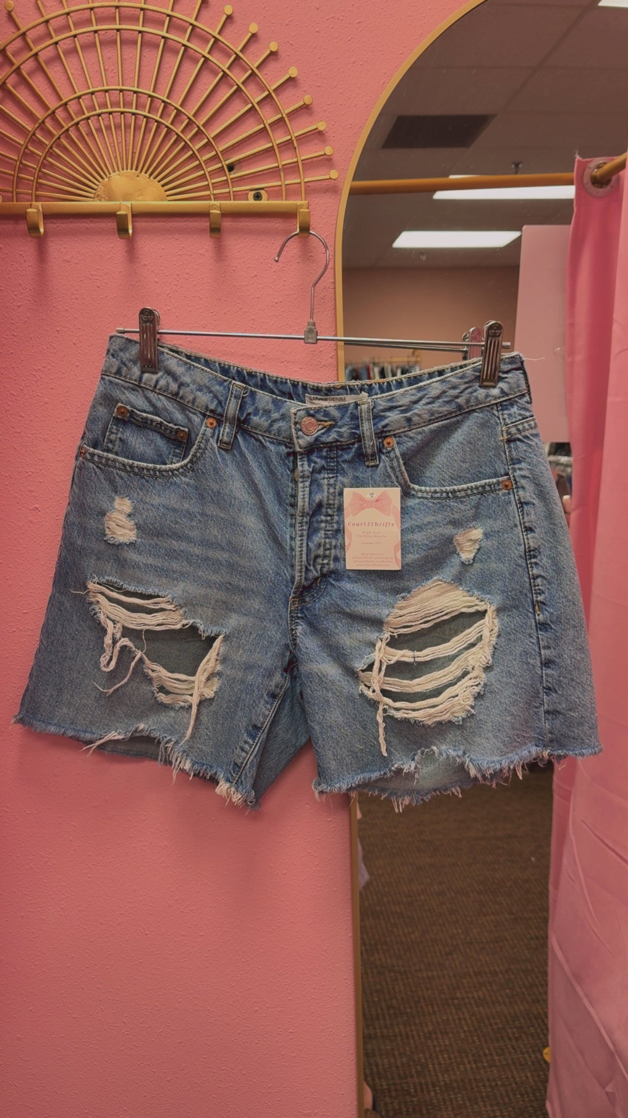 Garage Distressed Shorts Size 26