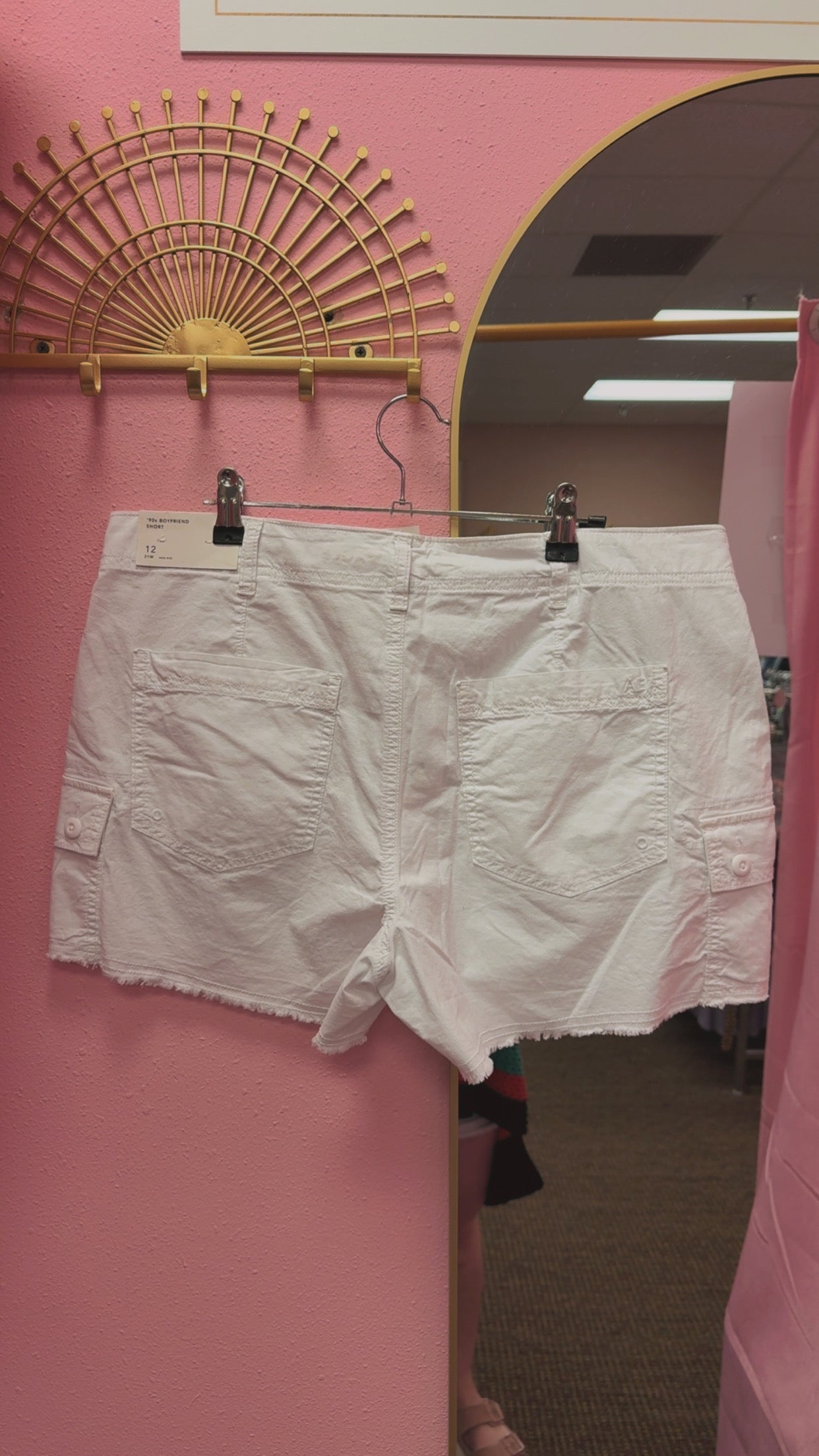 American Eagle NEW WITH TAGS 90’s Boyfriend Cargo Shorts Size 12