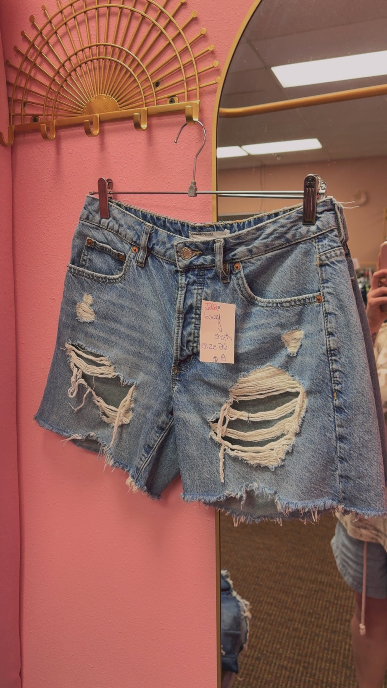Garage Distressed Shorts Size 26