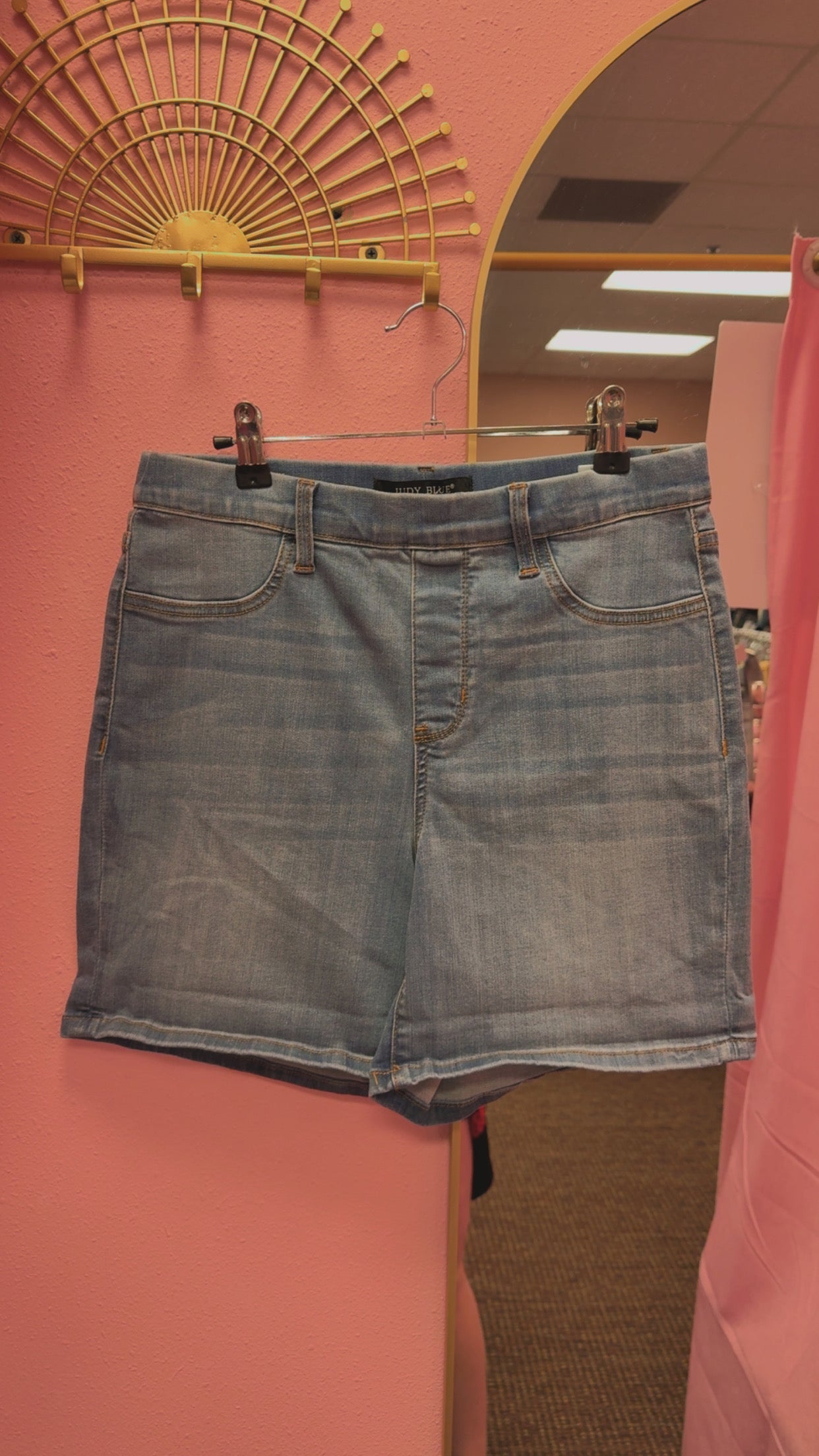 Judy Blue Bermuda Shorts Size Large