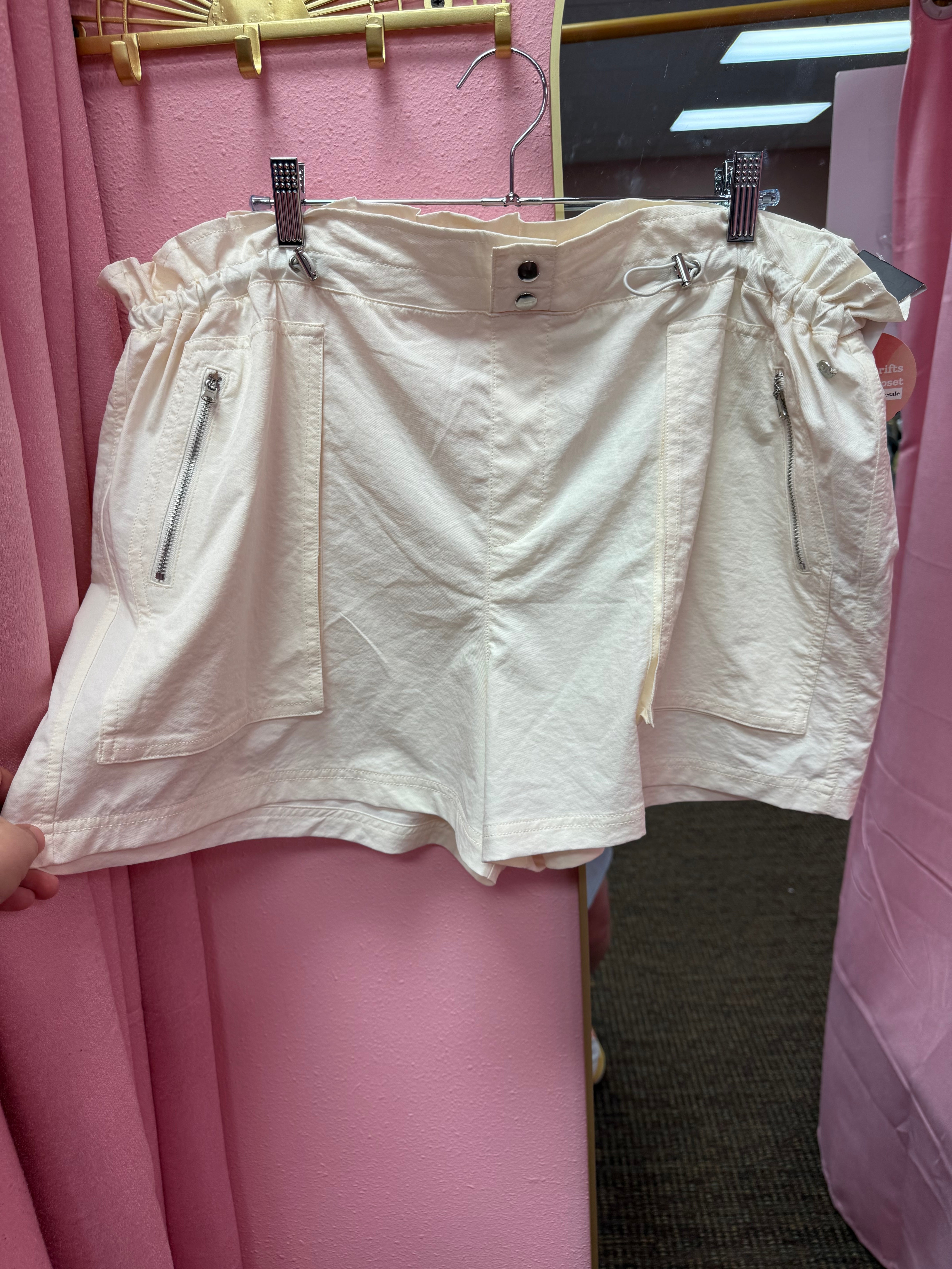 Calla Shorts XXL NWT