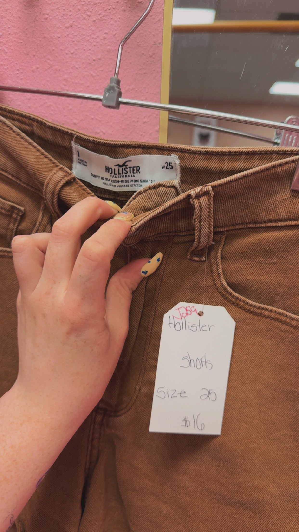Hollister Curvy Ultra High Rise Mom Shorts “3 Size 25