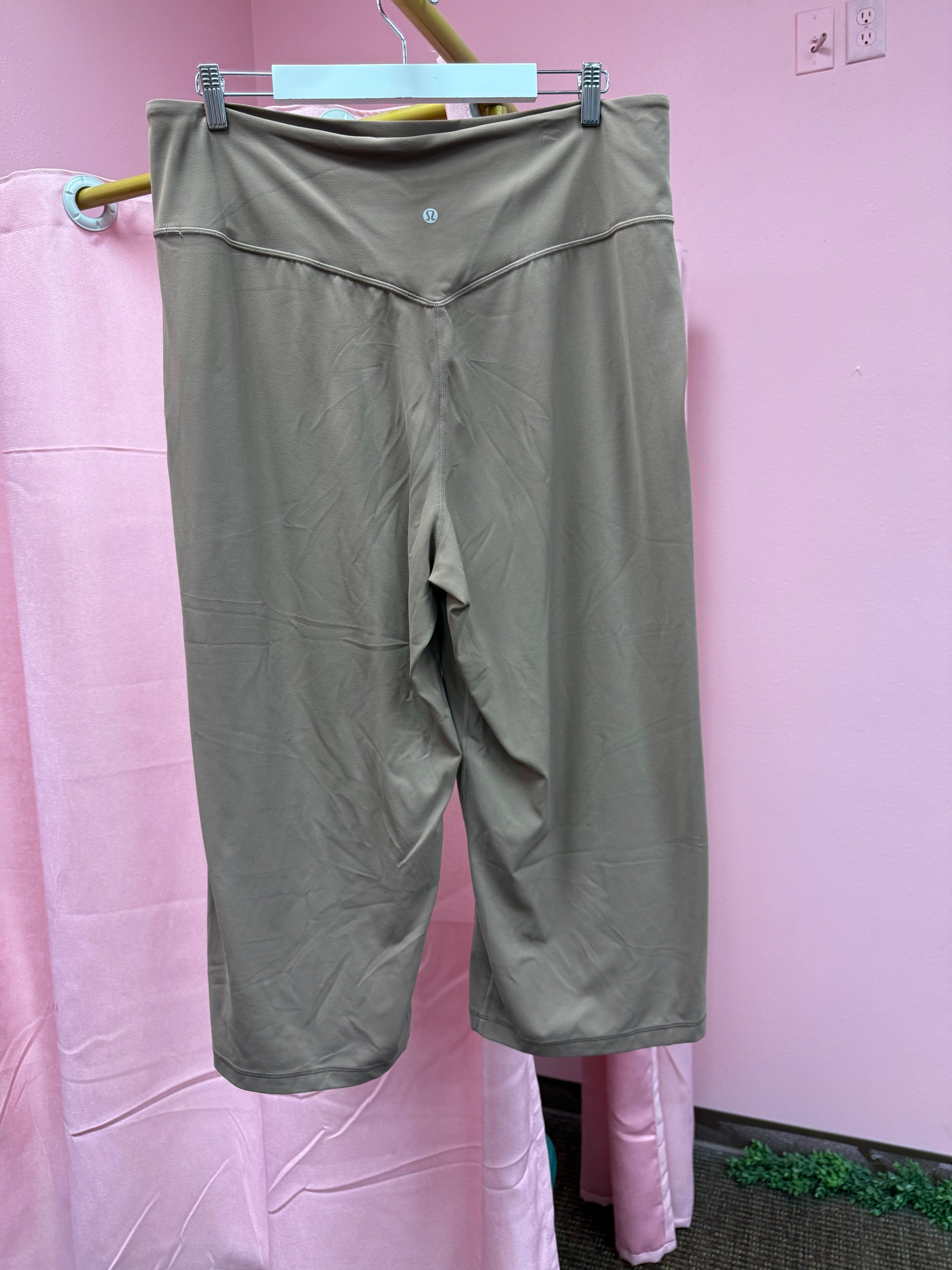 Lululemon Align Super High Rise Wide Leg Crop Size 18
