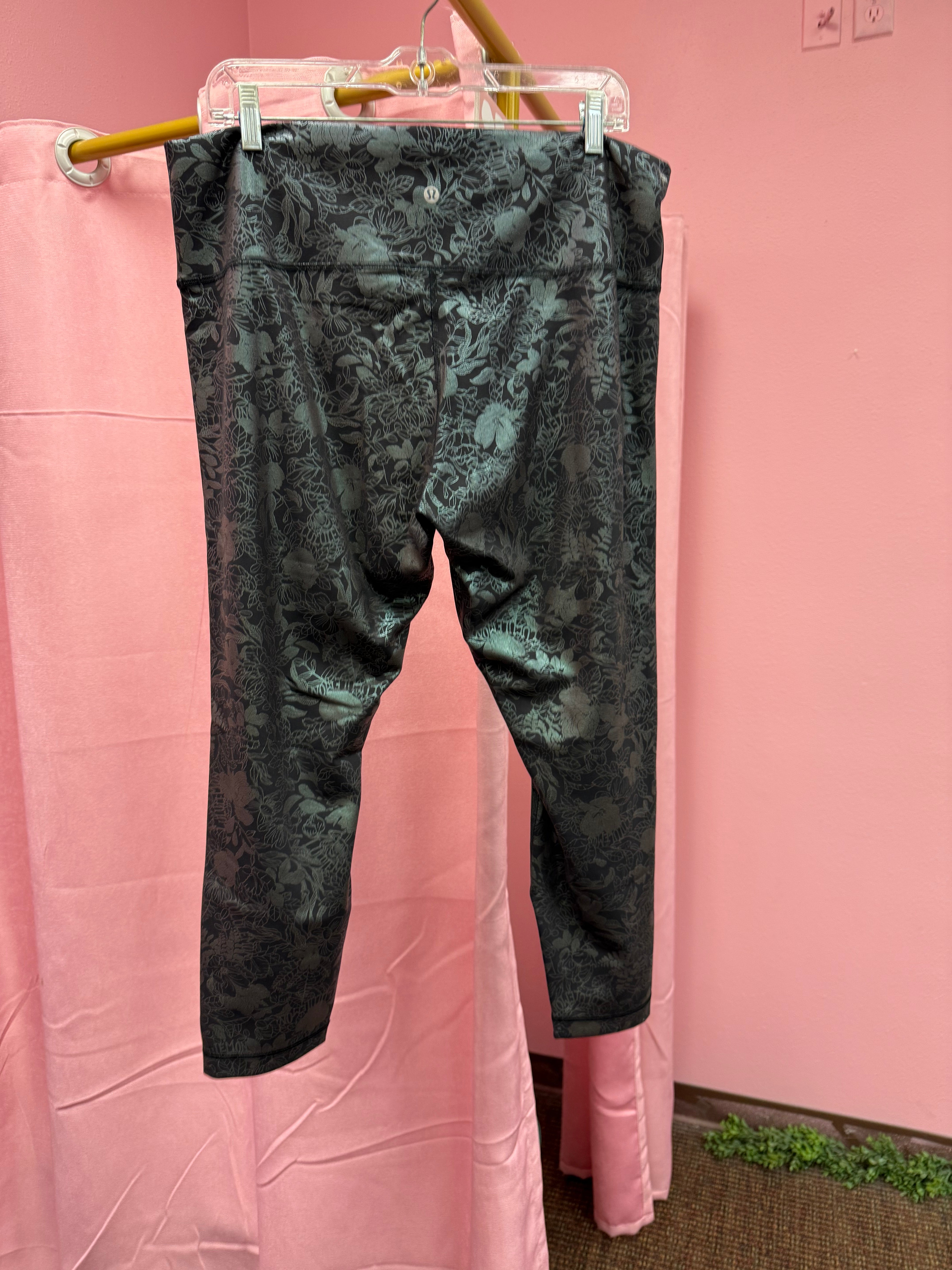 Lululemon Wunder Train High Rise Leggings Flourish Black Foil Size 18