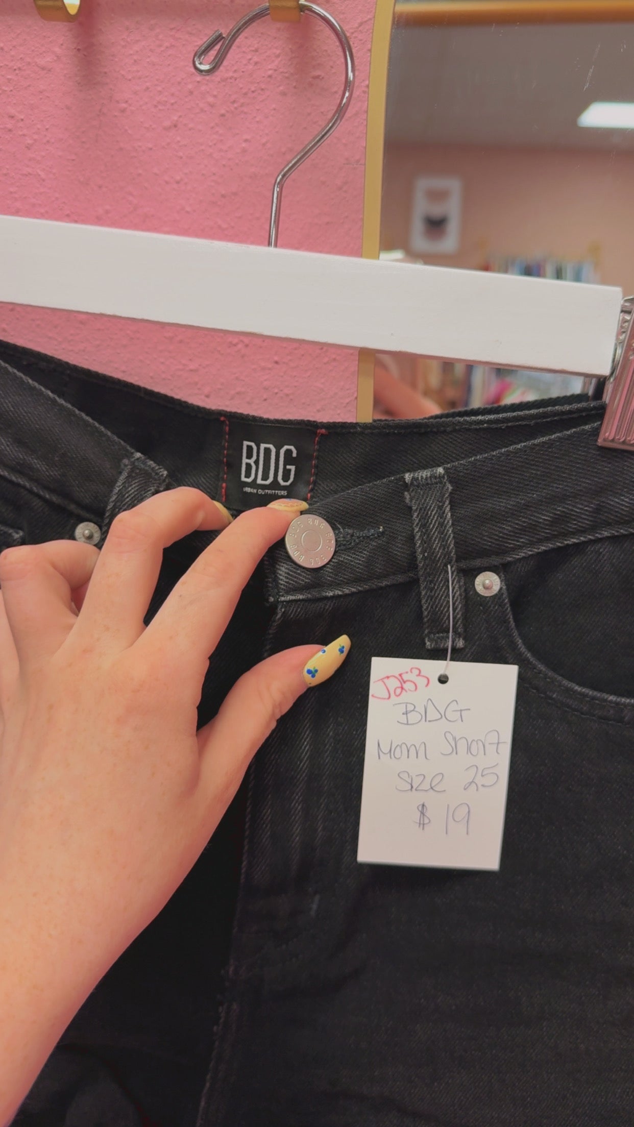 Urban Outfitters BDG Mom Shorts Size 25