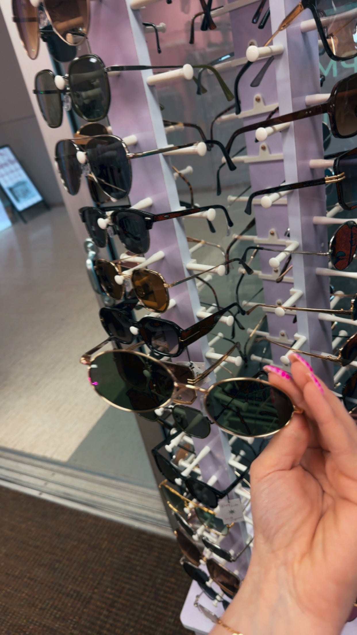 $8 SUNNIES- Green & Gold Classic Oval