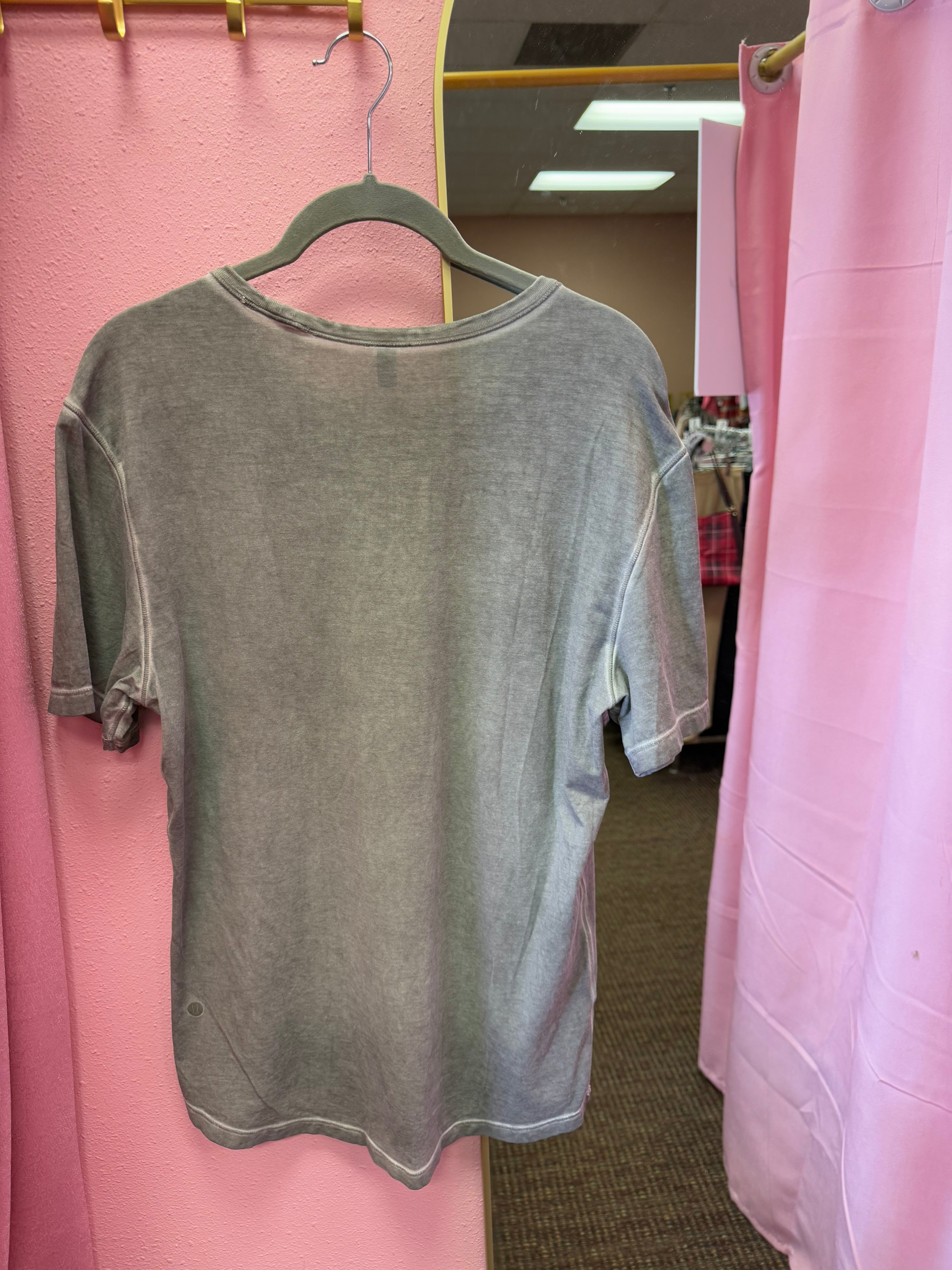 Men’s Lululemon Shirt size Medium