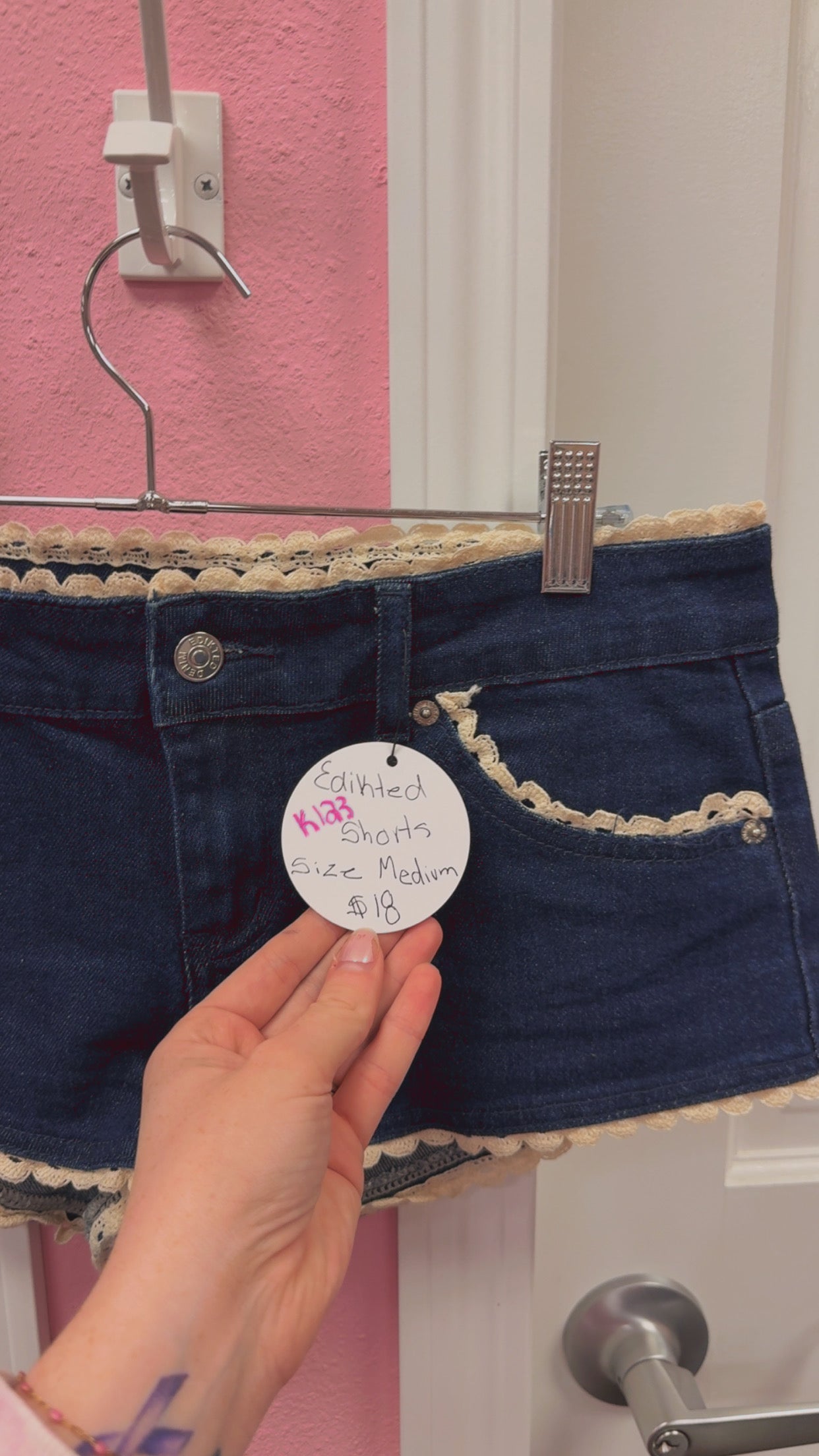 Edikted Low-Rise Shorts Size Medium