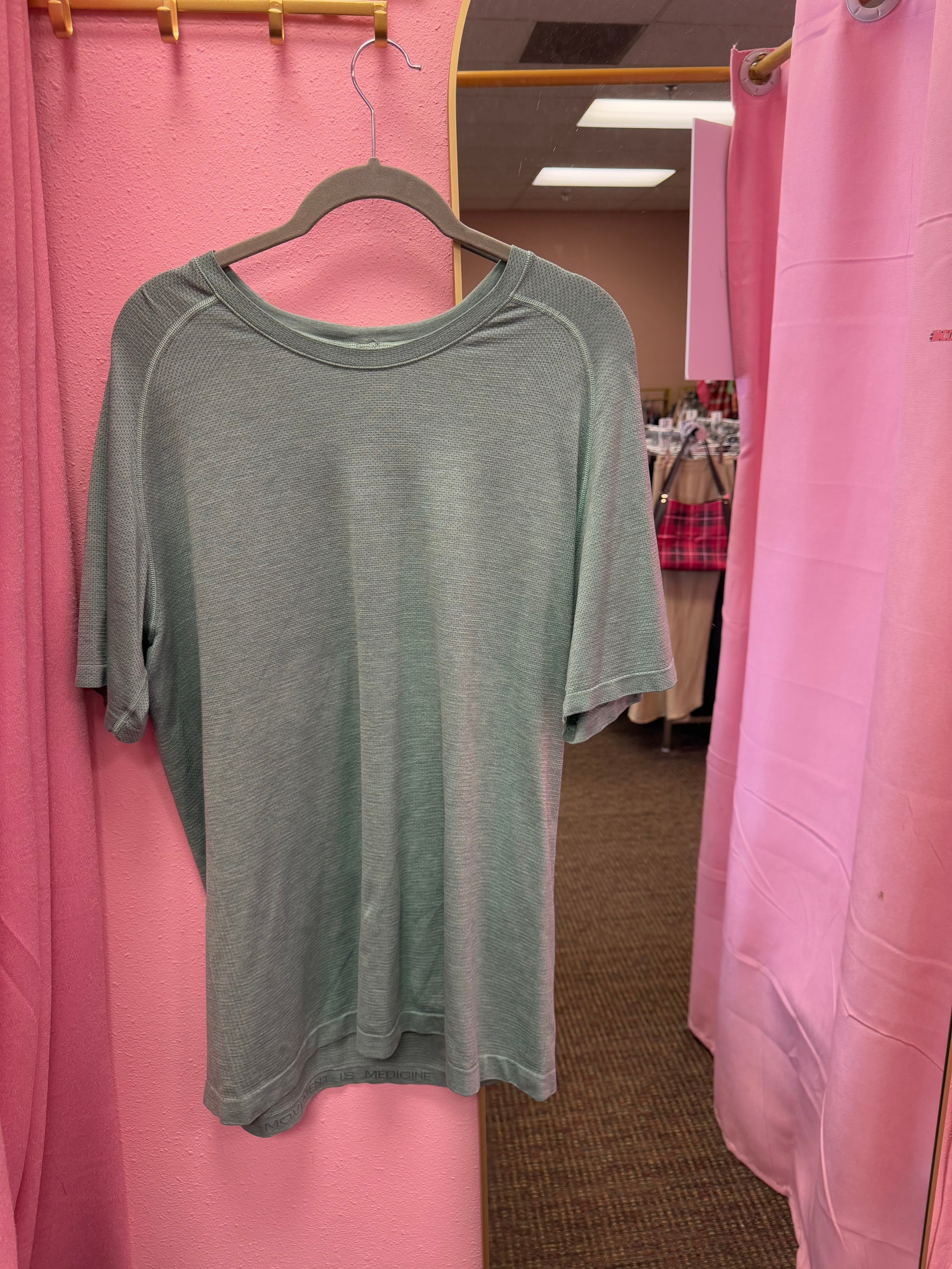 Men’s Lululemon Tee Size Large
