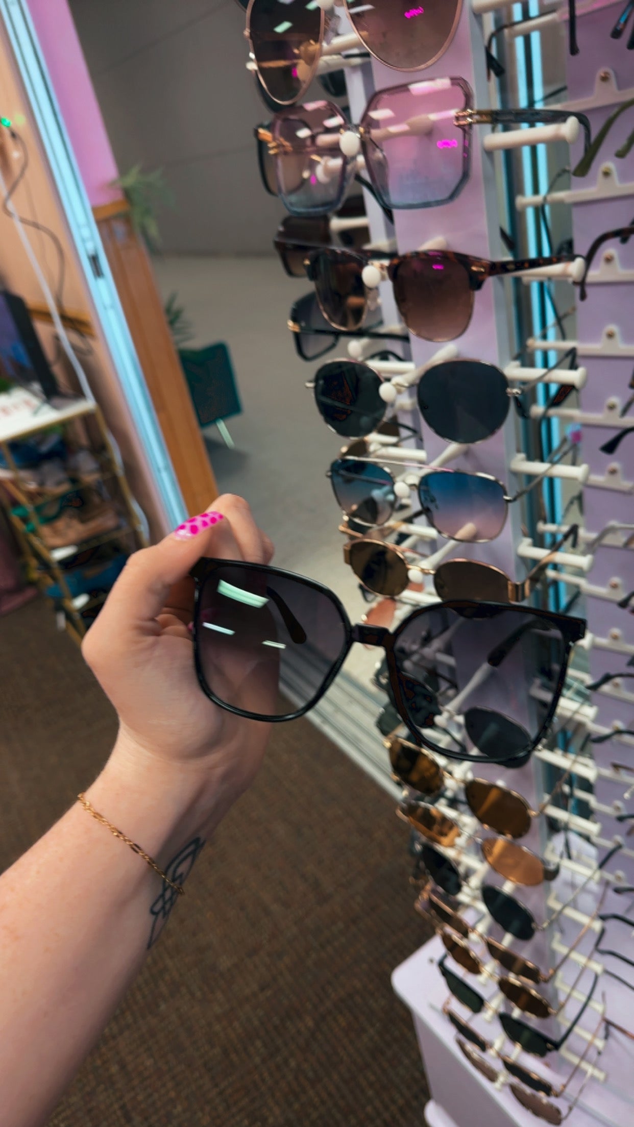 $8 SUNNIES- Black Oversized Ombré