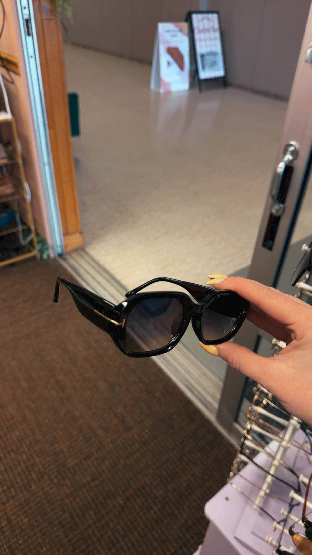 $8 SUNNIES- Black Chunky Rectangle