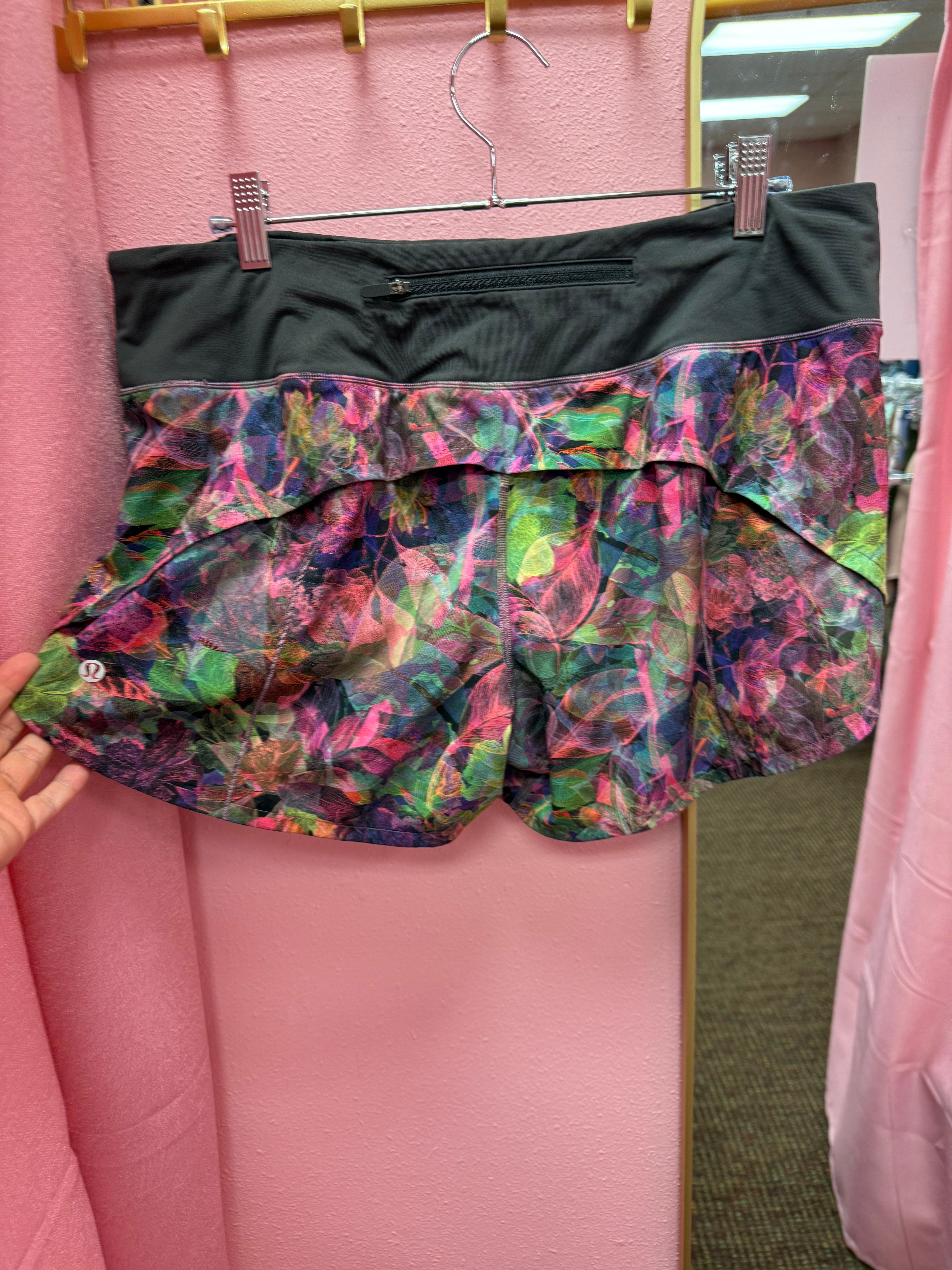 Lululemon Speed-Up “4 Size 12