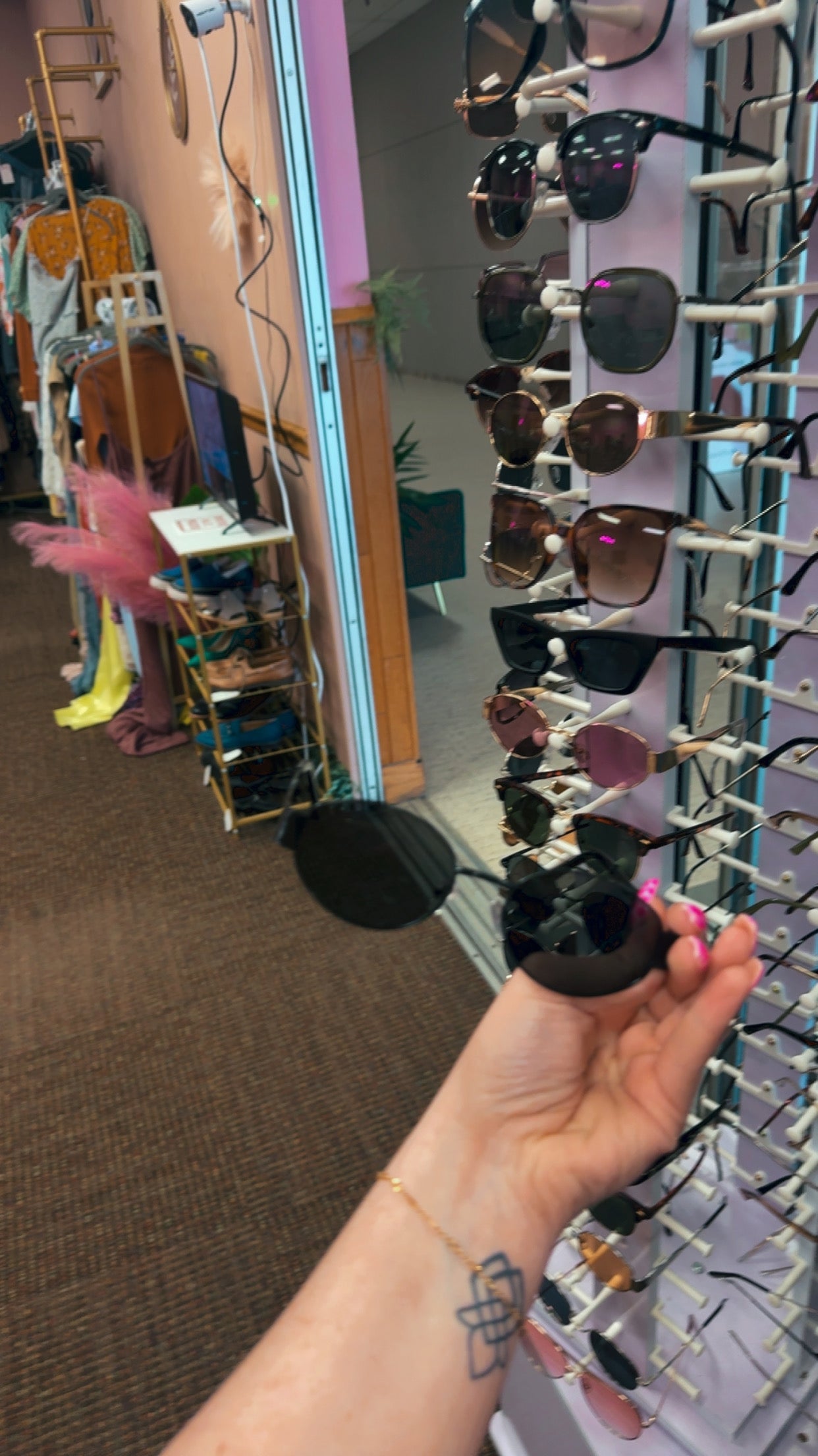 $8 SUNNIEZ -Black on Black Oval