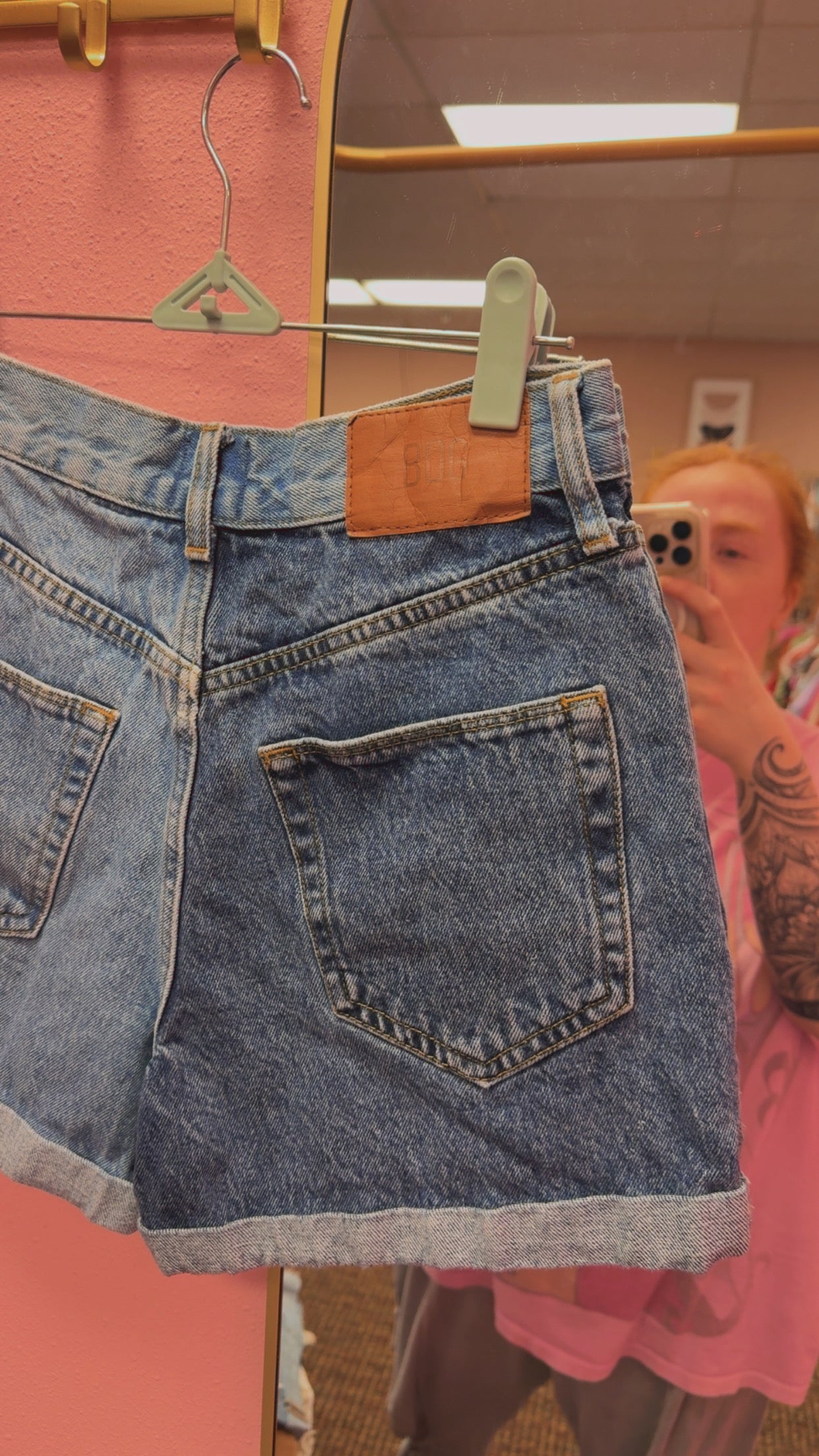 Urban Outfitters BDG Mom Shorts Size 25