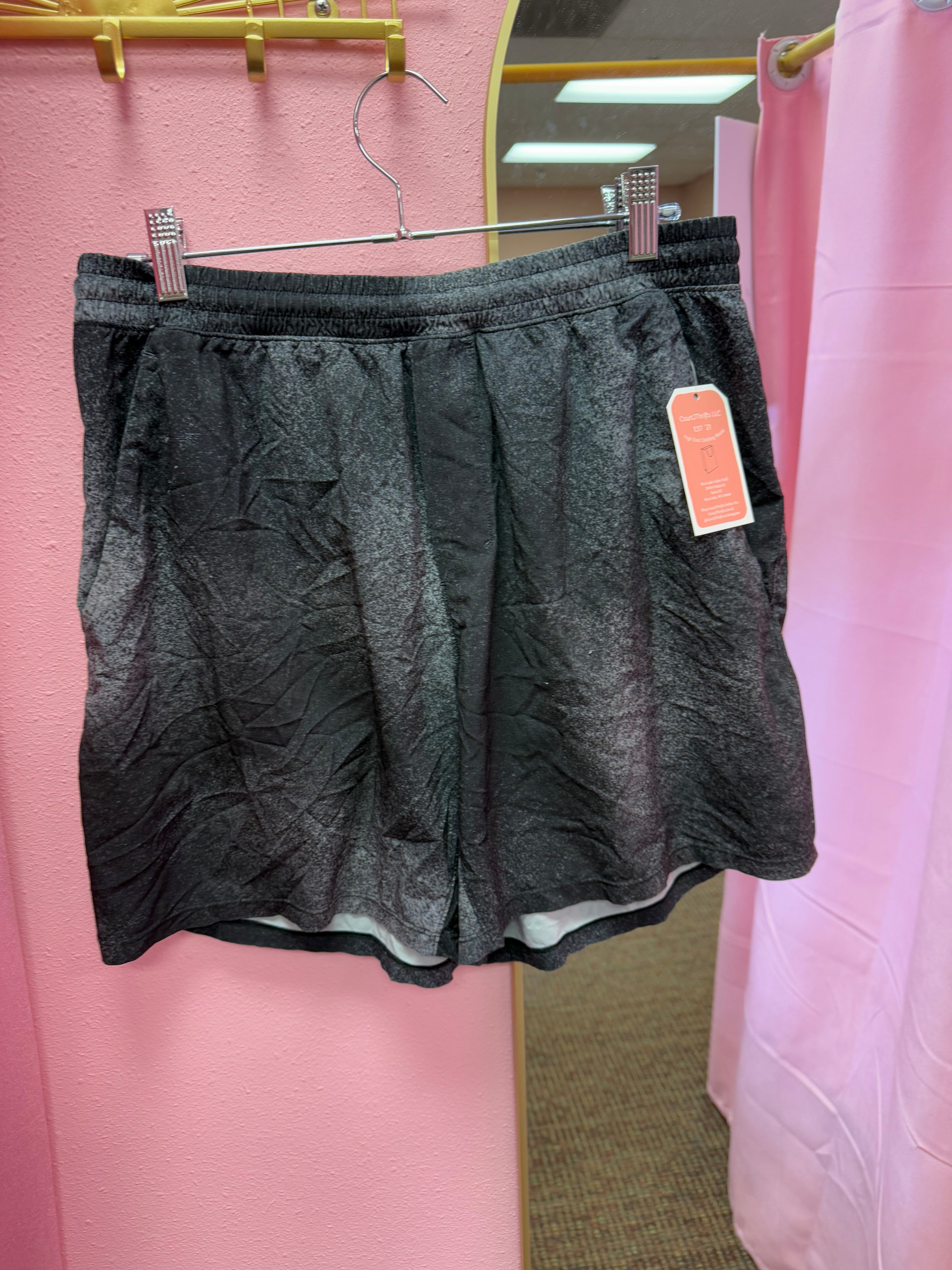 Men’s Lululemon Shorts Size XL