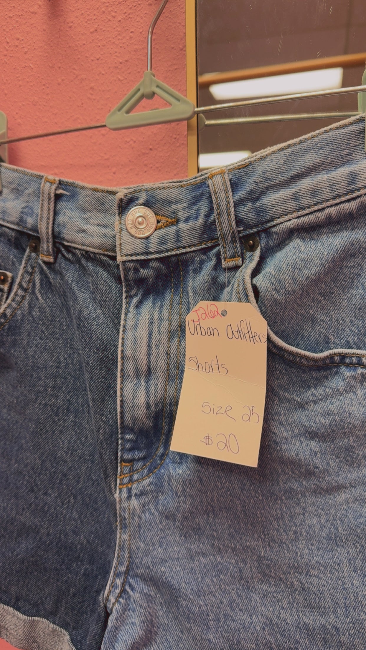 Urban Outfitters BDG Mom Shorts Size 25