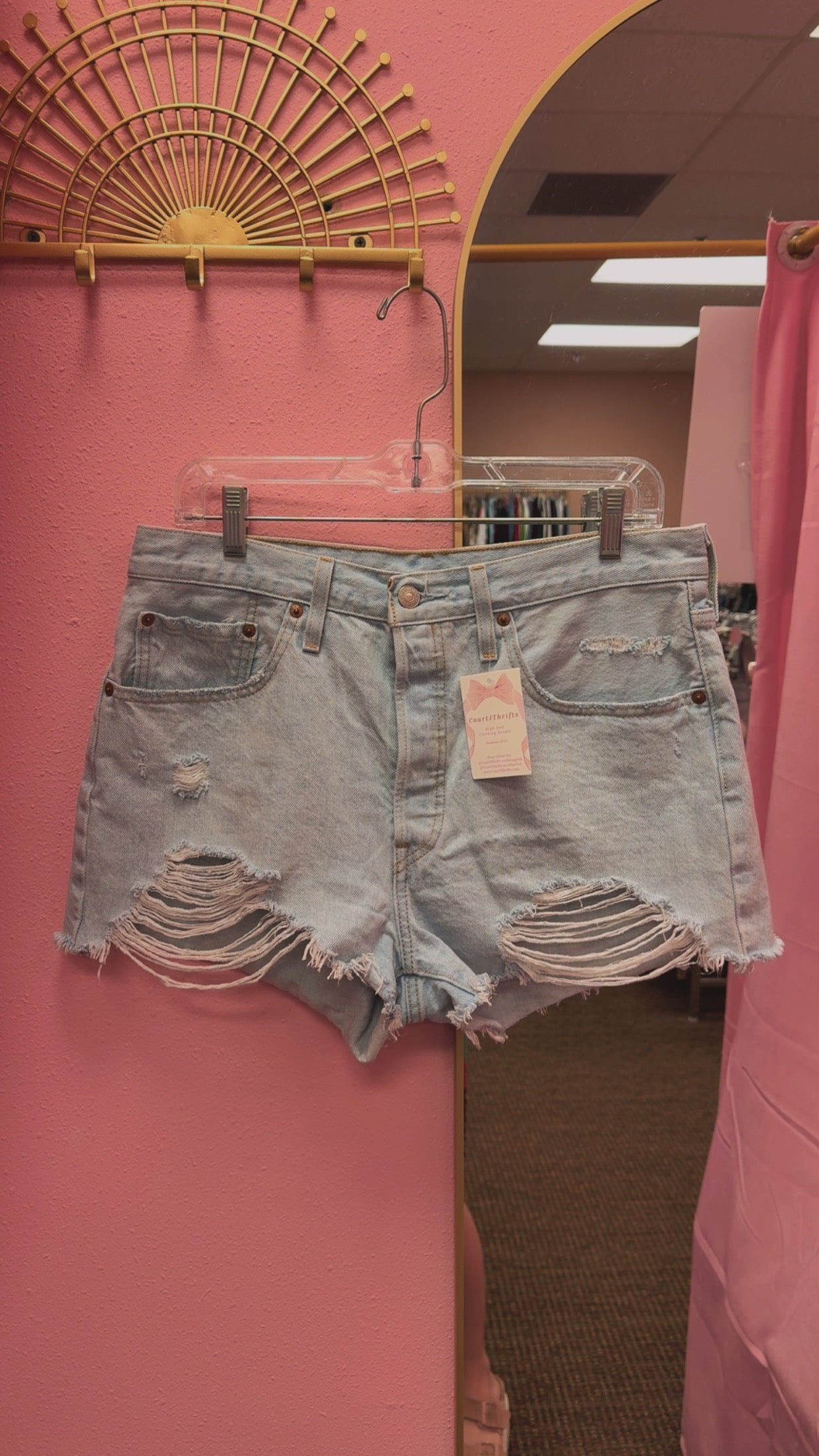 Levi’s 501 Distressed Light Wash Denim Shorts Size 31