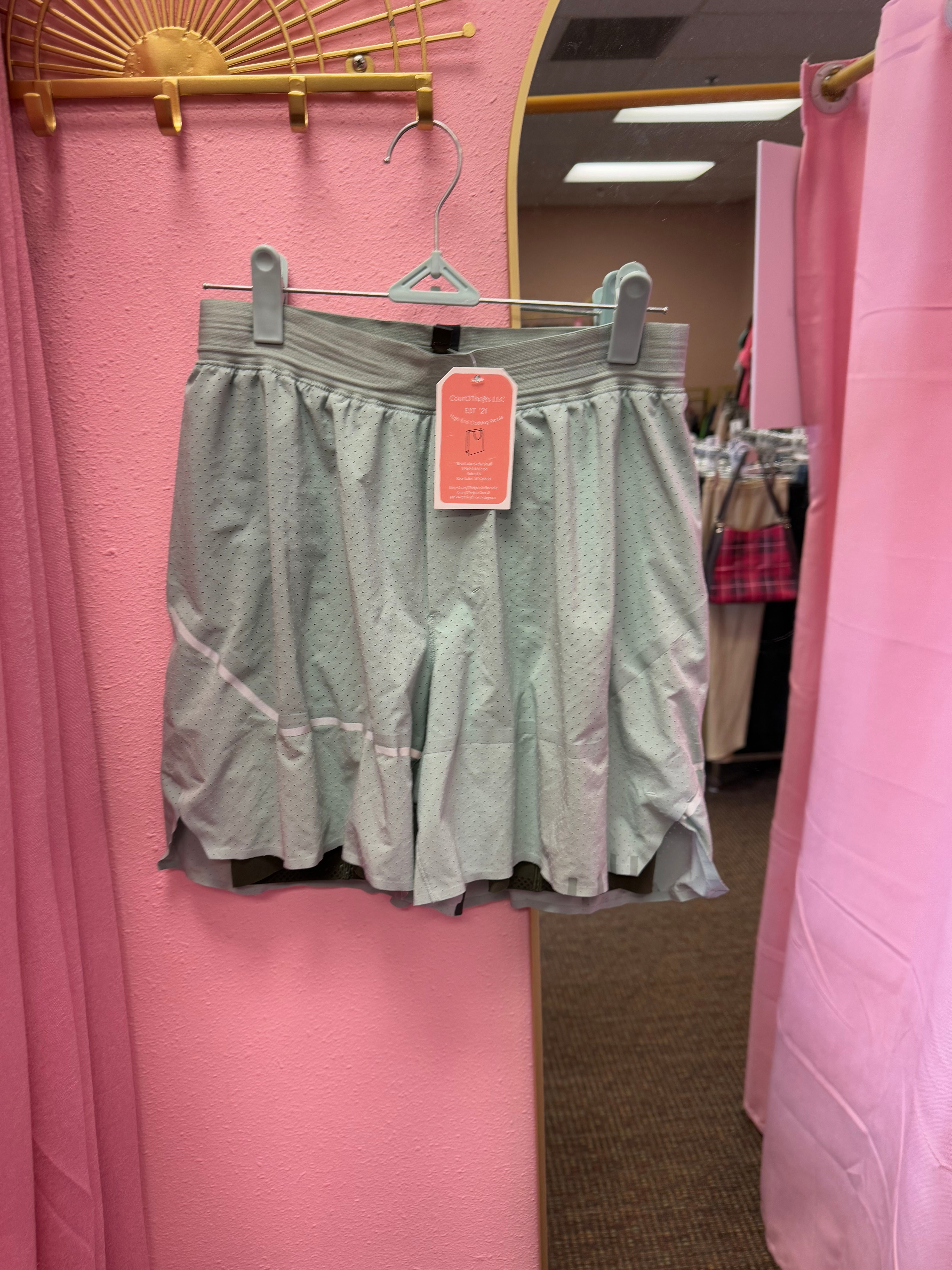 Men’s Lululemon Shorts Size XS