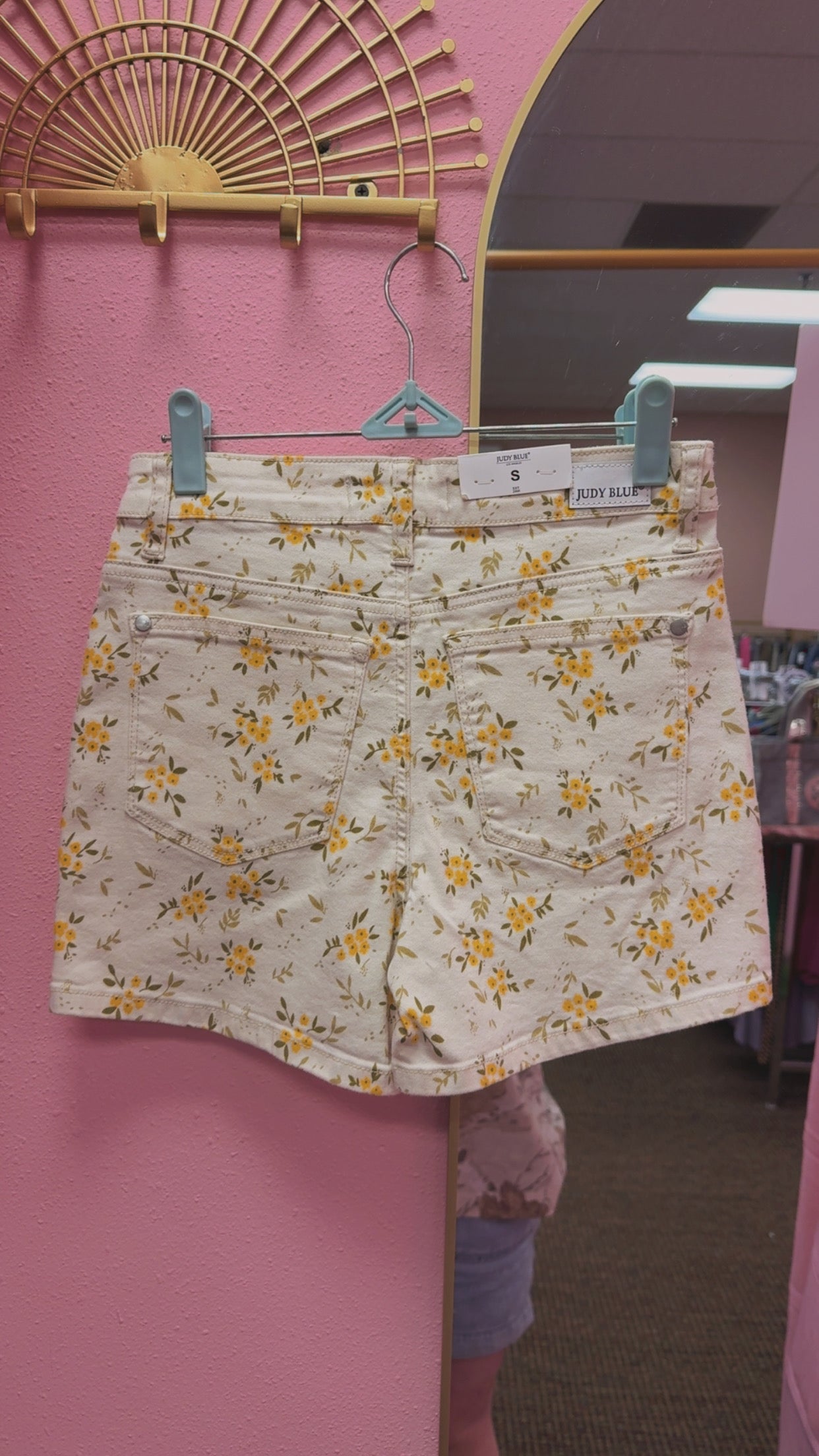 Judy Blue NEW WITH TAGS Floral Shorts Size Small