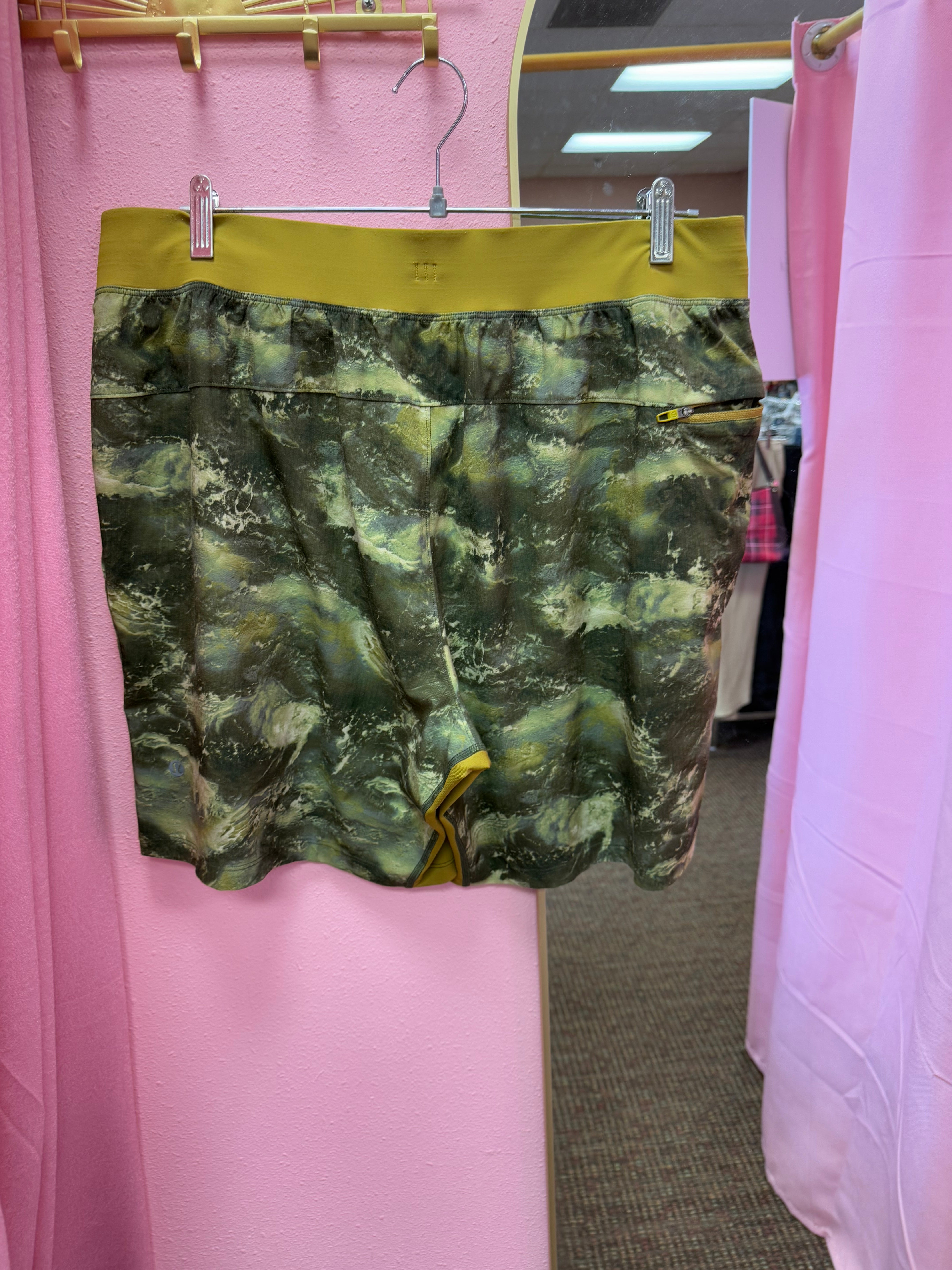 Lululemon Men’s Shorts Size XL
