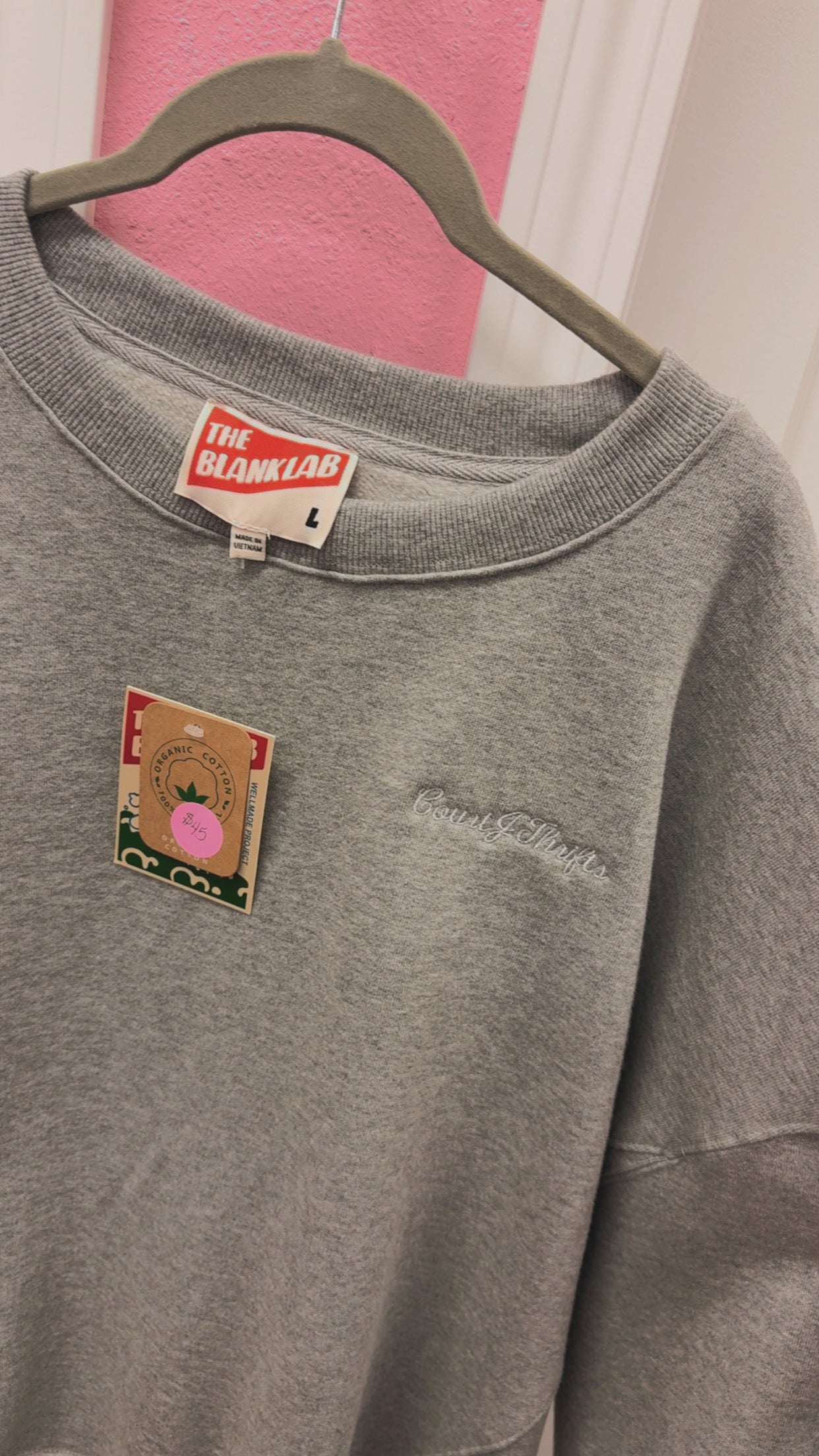 CourtJThrifts Crewneck Blank Lab Embroidered Size Large